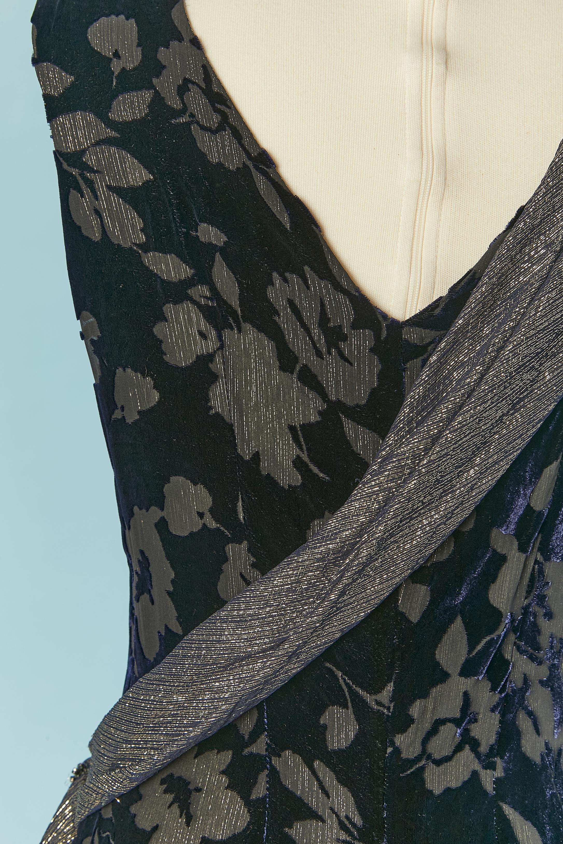 Wrap evening dress with drag in dévoré velvet, lamé and rhinestone brooch For Sale 5