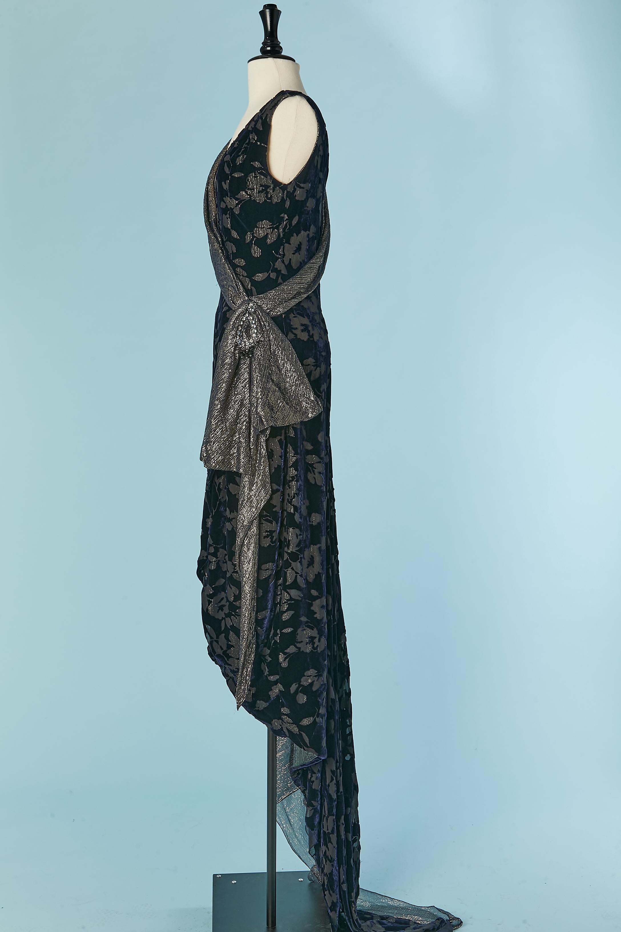 Wrap evening dress with drag in dévoré velvet, lamé and rhinestone brooch For Sale 2