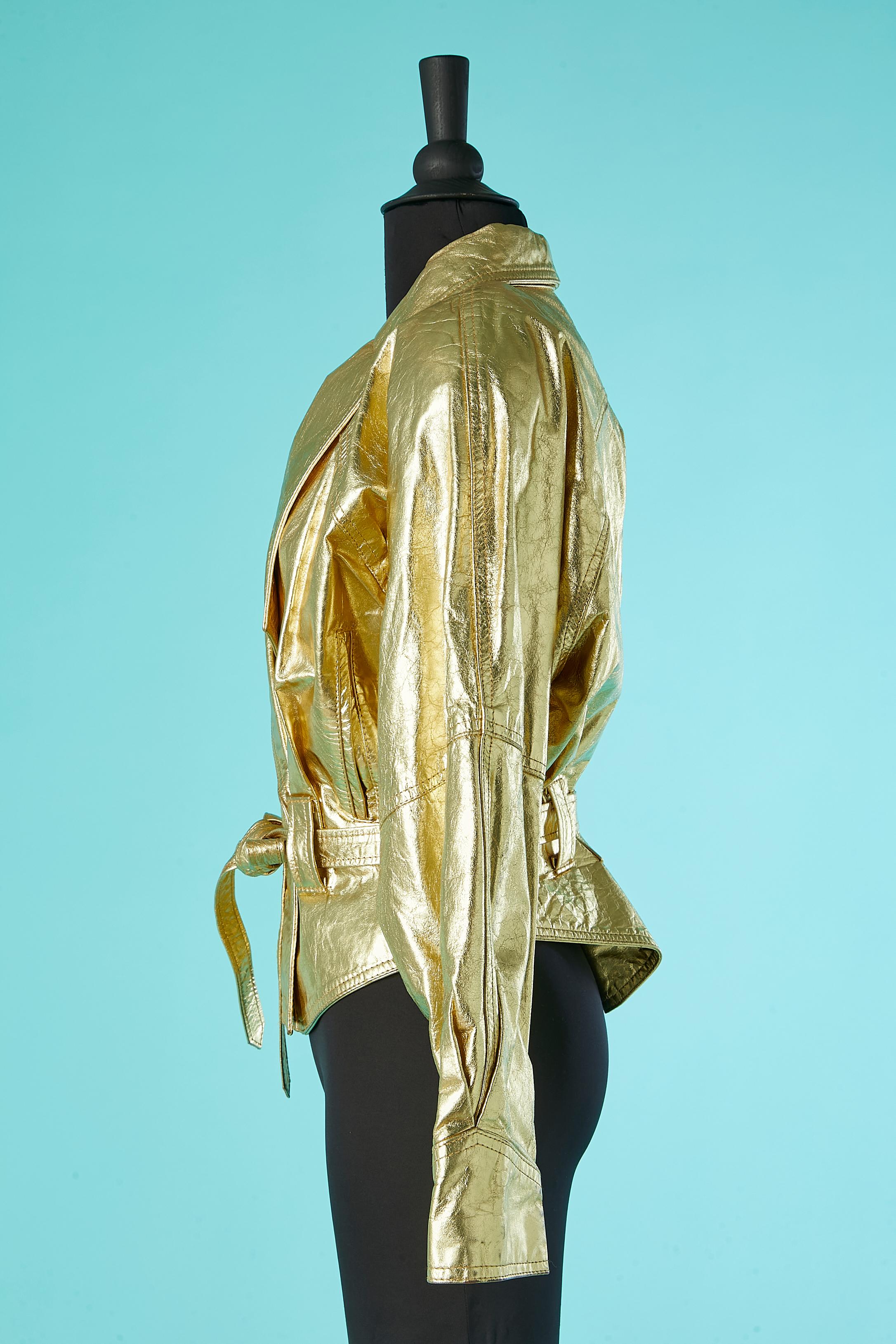 Wickeljacke aus goldenem Leder mit Craquelé-Effekt Twin's  Damen im Angebot
