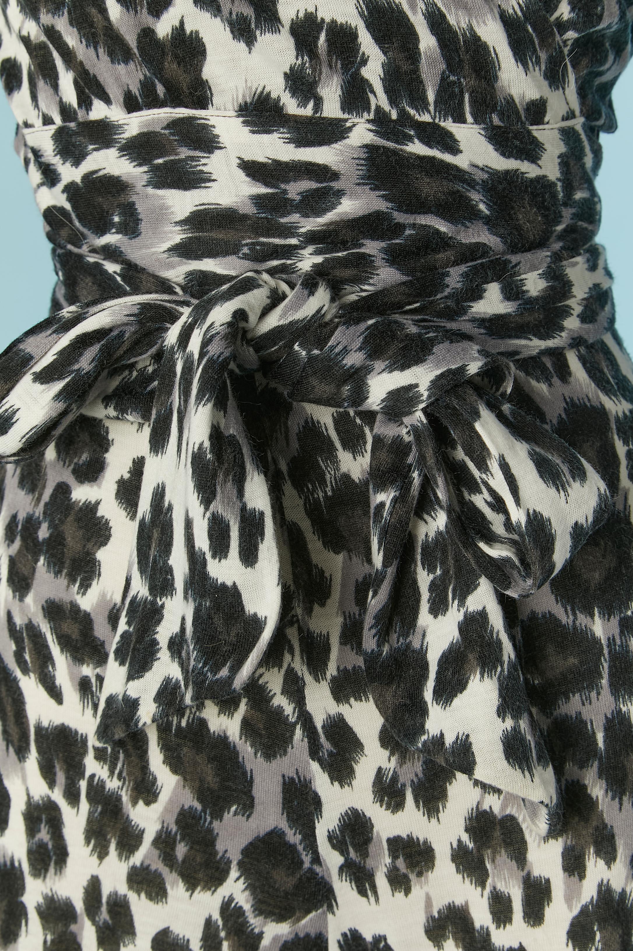 Nero Top e pantaloni a portafoglio con stampa leopardata di Diane von Furstenberg  1970's in vendita