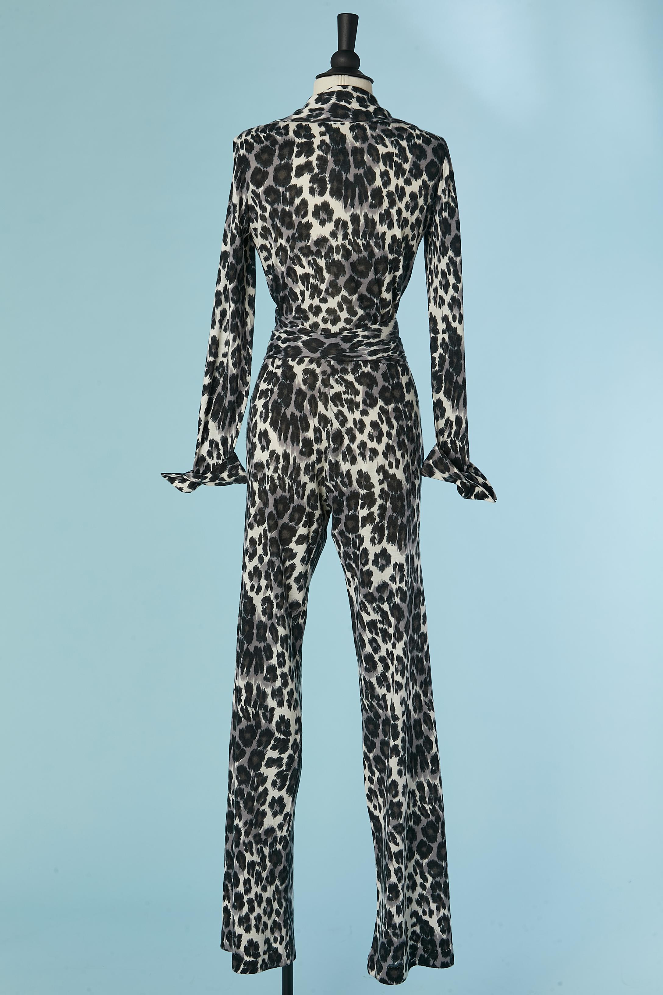 Top e pantaloni a portafoglio con stampa leopardata di Diane von Furstenberg  1970's in vendita 1