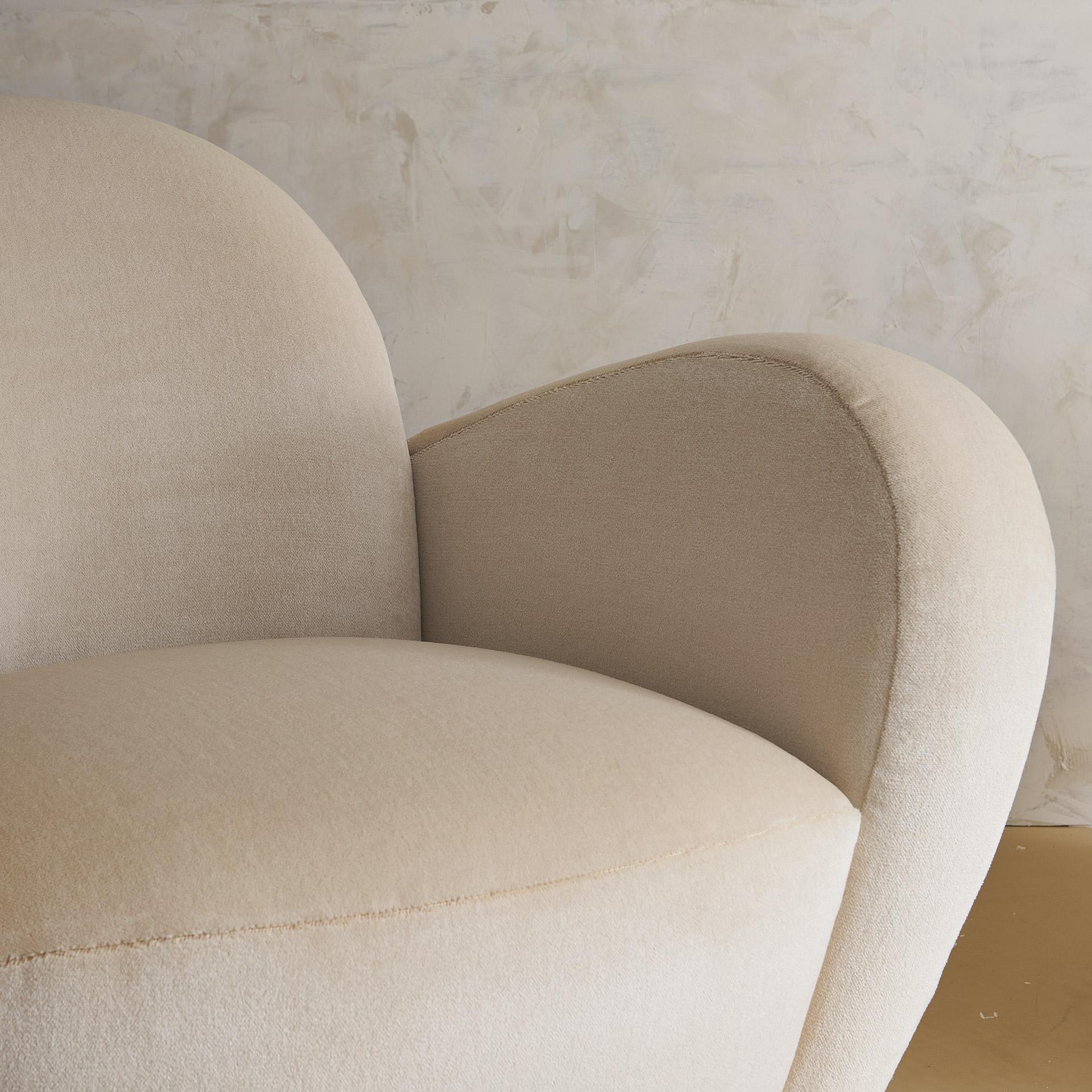 Wraparound Swivel Chair in the style of Vladimir Kagan in Ivory Mohair In Excellent Condition In Chicago, IL
