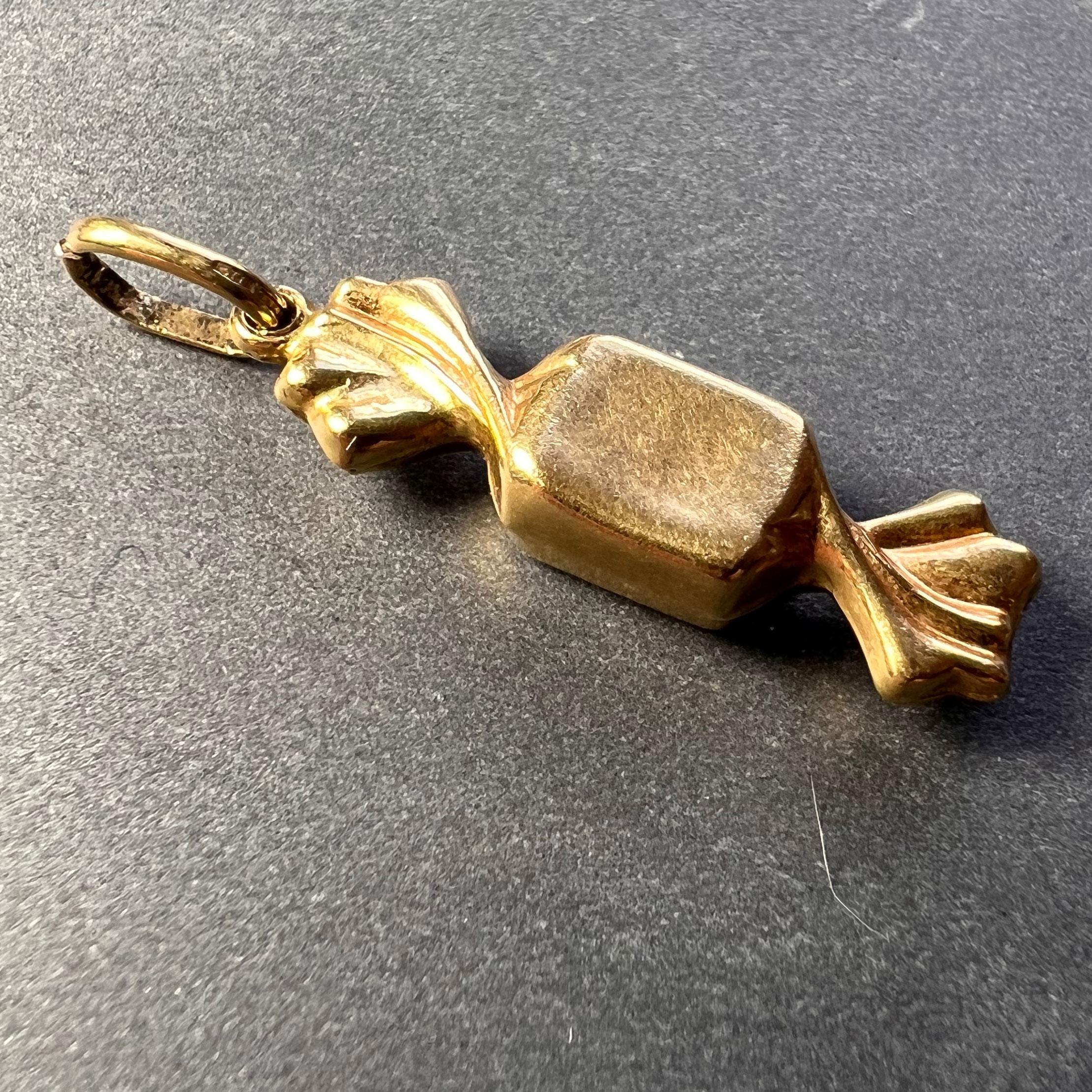 Candy Wrapped Candy Sweet 18K Gelbgold Charm-Anhänger im Zustand „Gut“ in London, GB