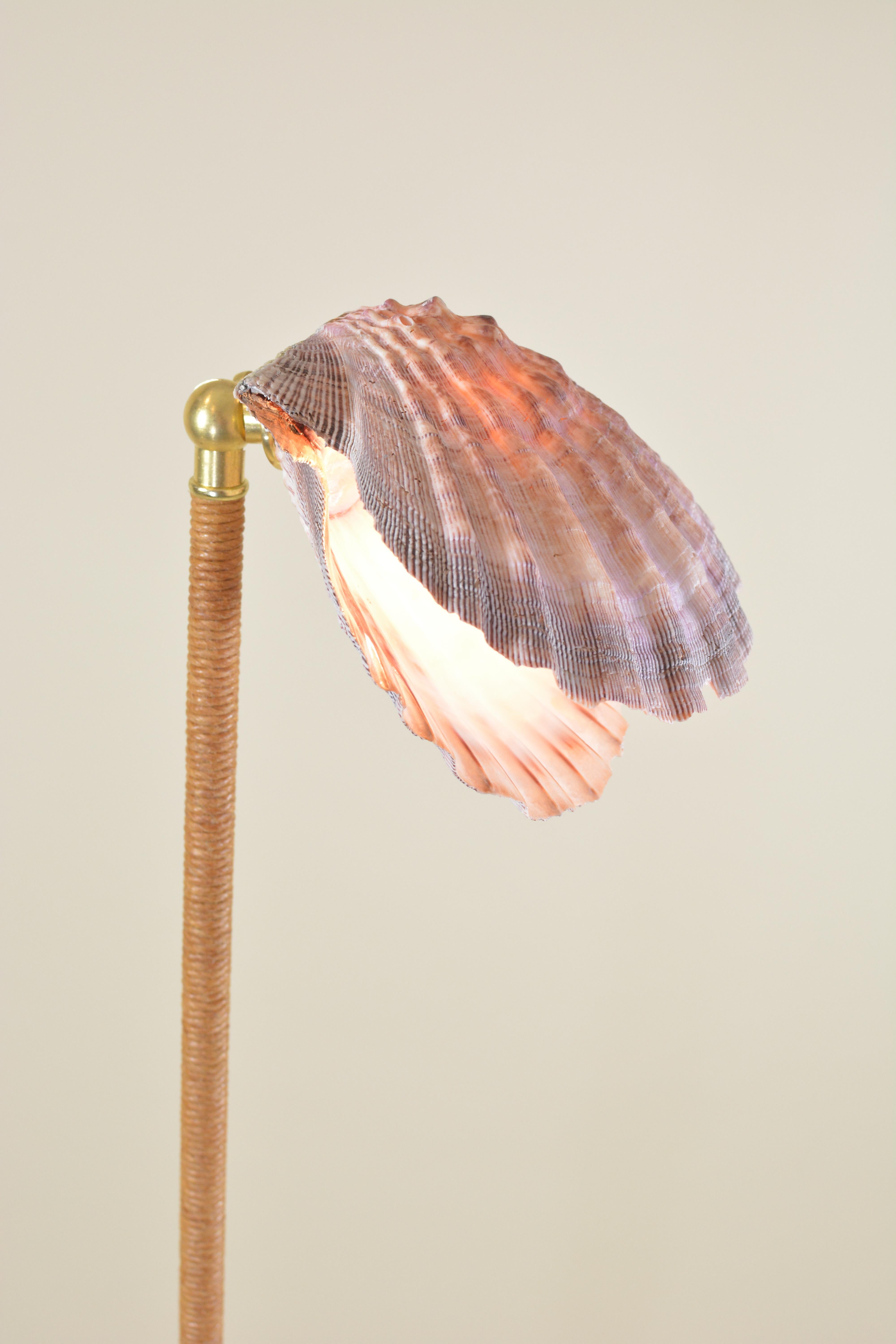 Lampadaire Lavender Lion's Paw enveloppé en vente 2
