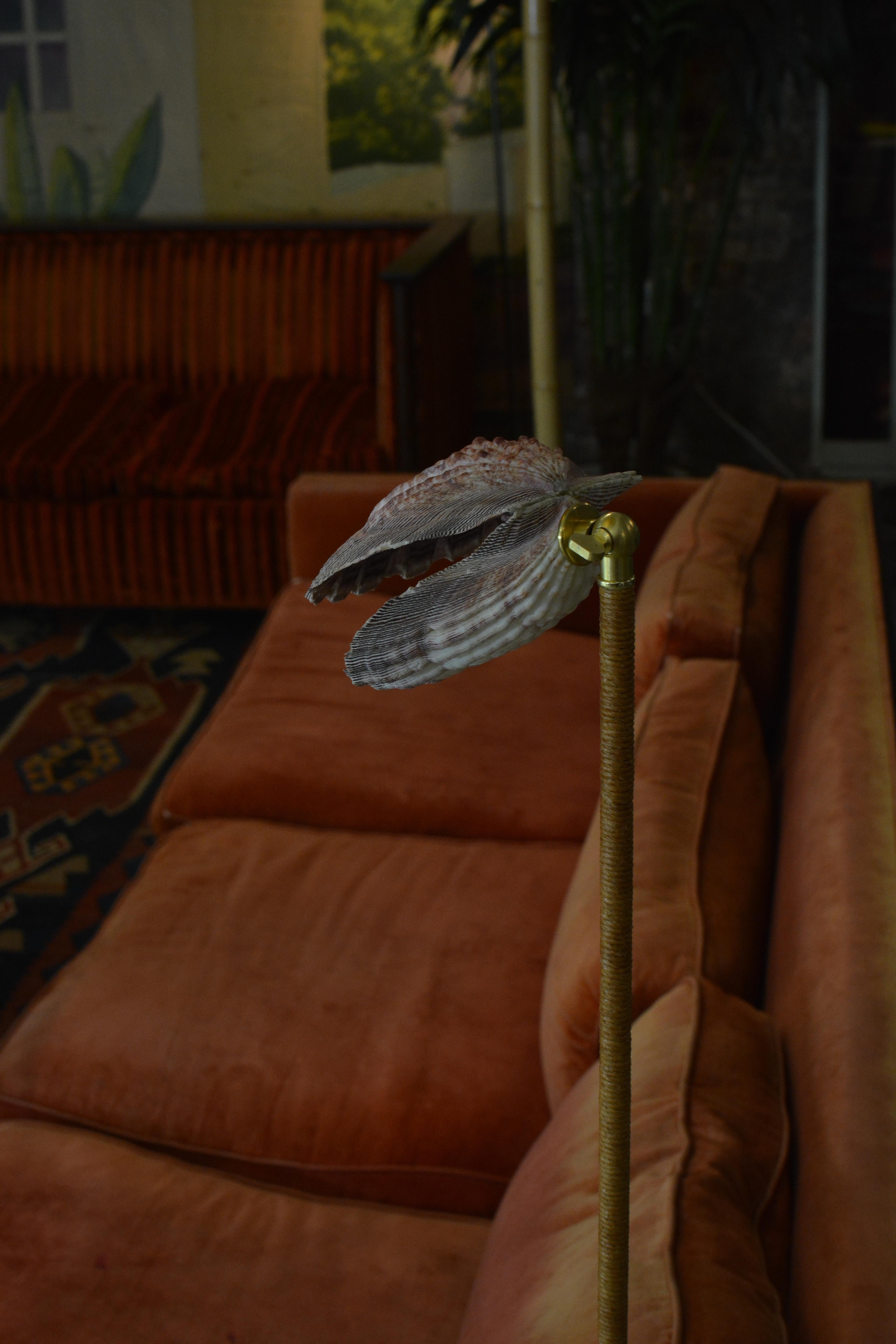 Lampadaire Lavender Lion's Paw enveloppé en vente 3