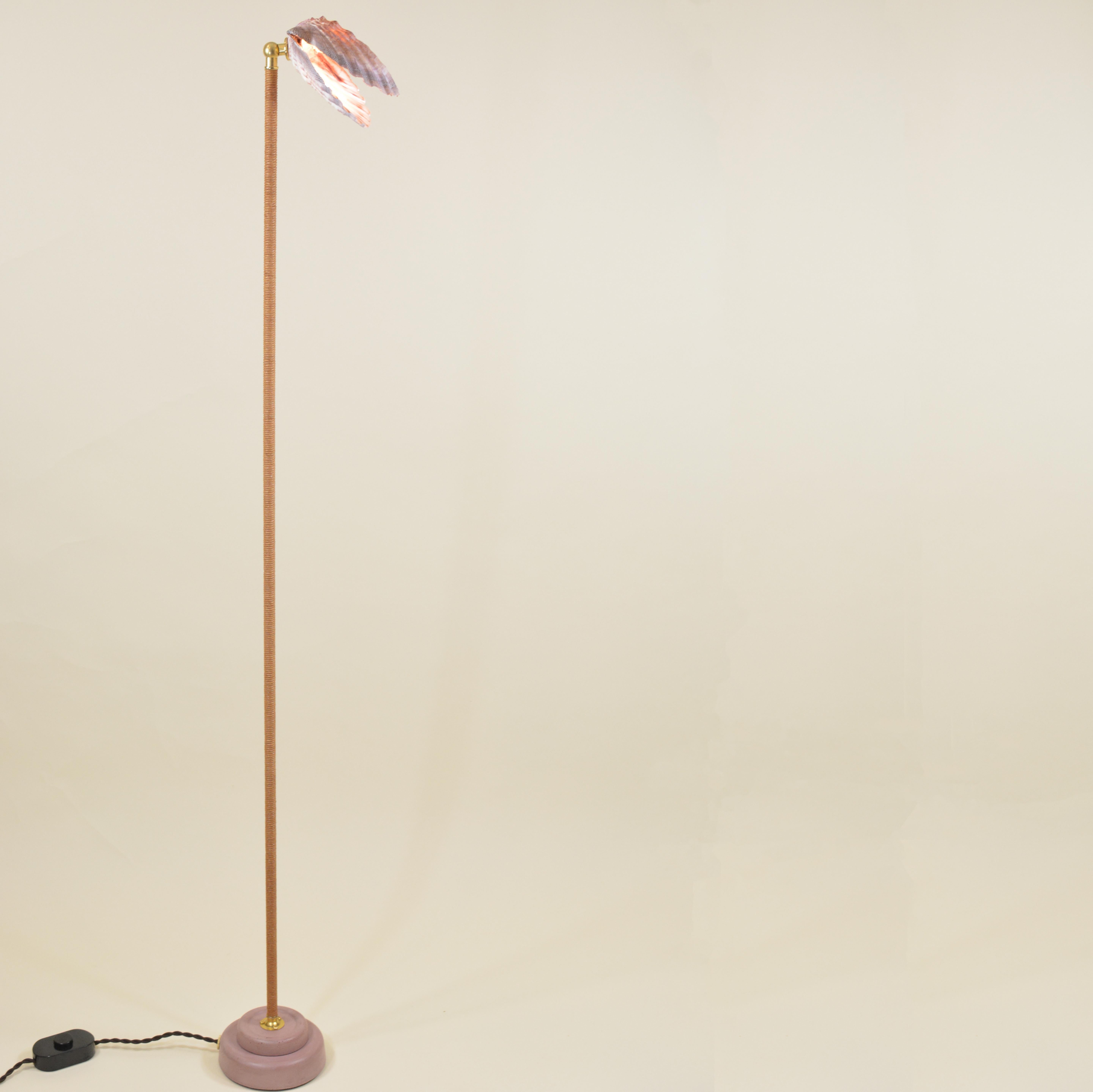 Lampadaire Lavender Lion's Paw enveloppé en vente 4