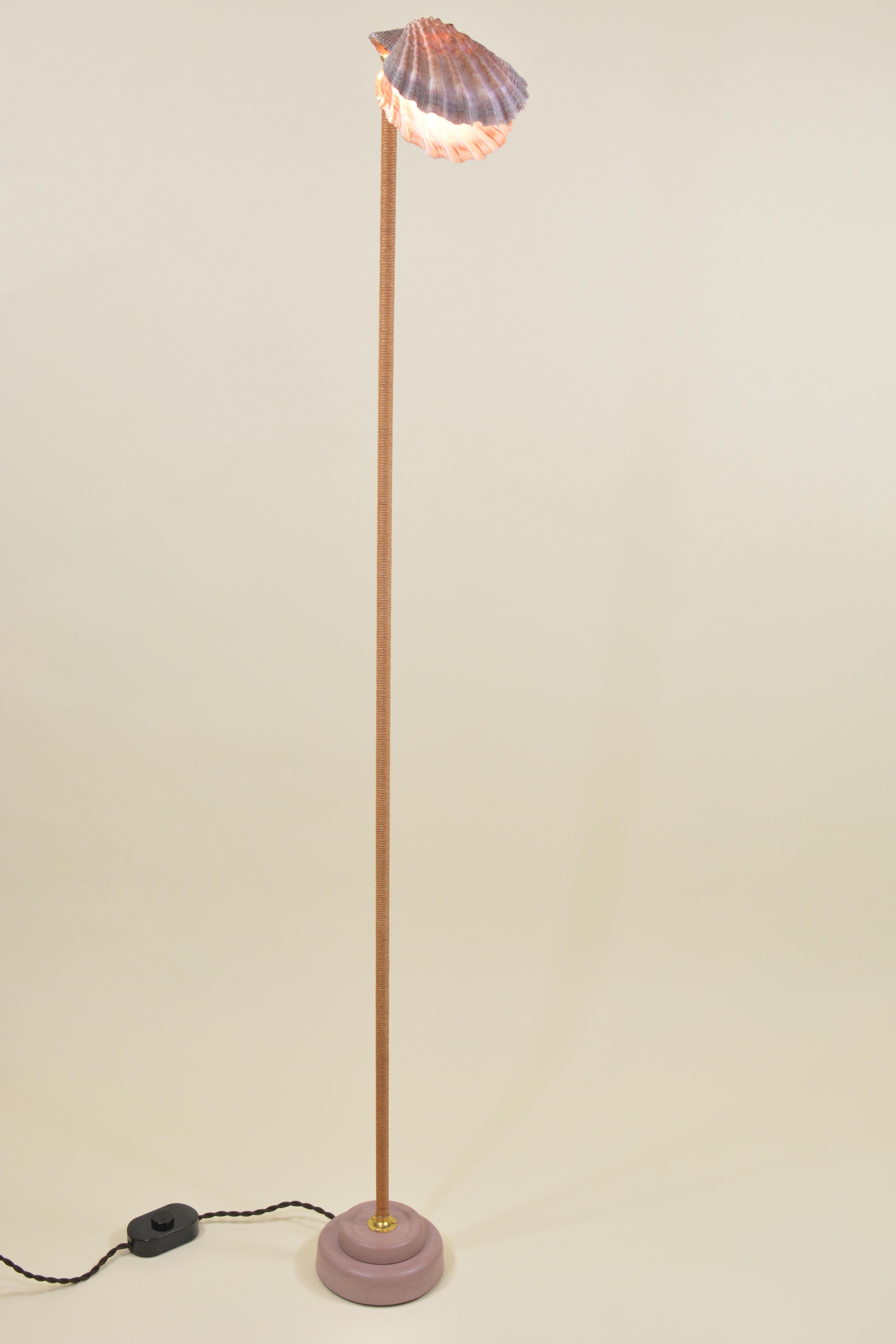 Lampadaire Lavender Lion's Paw enveloppé en vente 7
