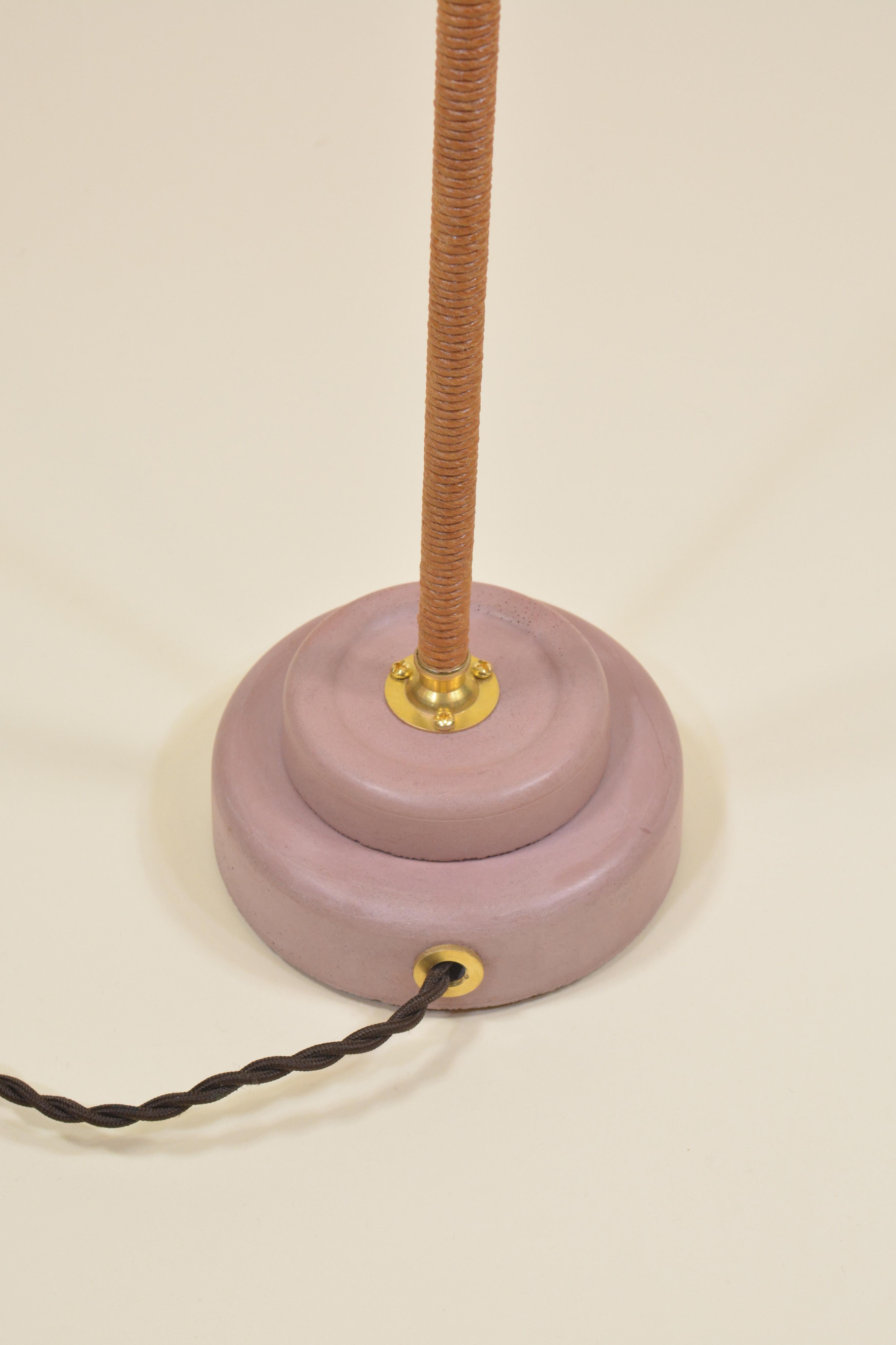 Lampadaire Lavender Lion's Paw enveloppé en vente 9