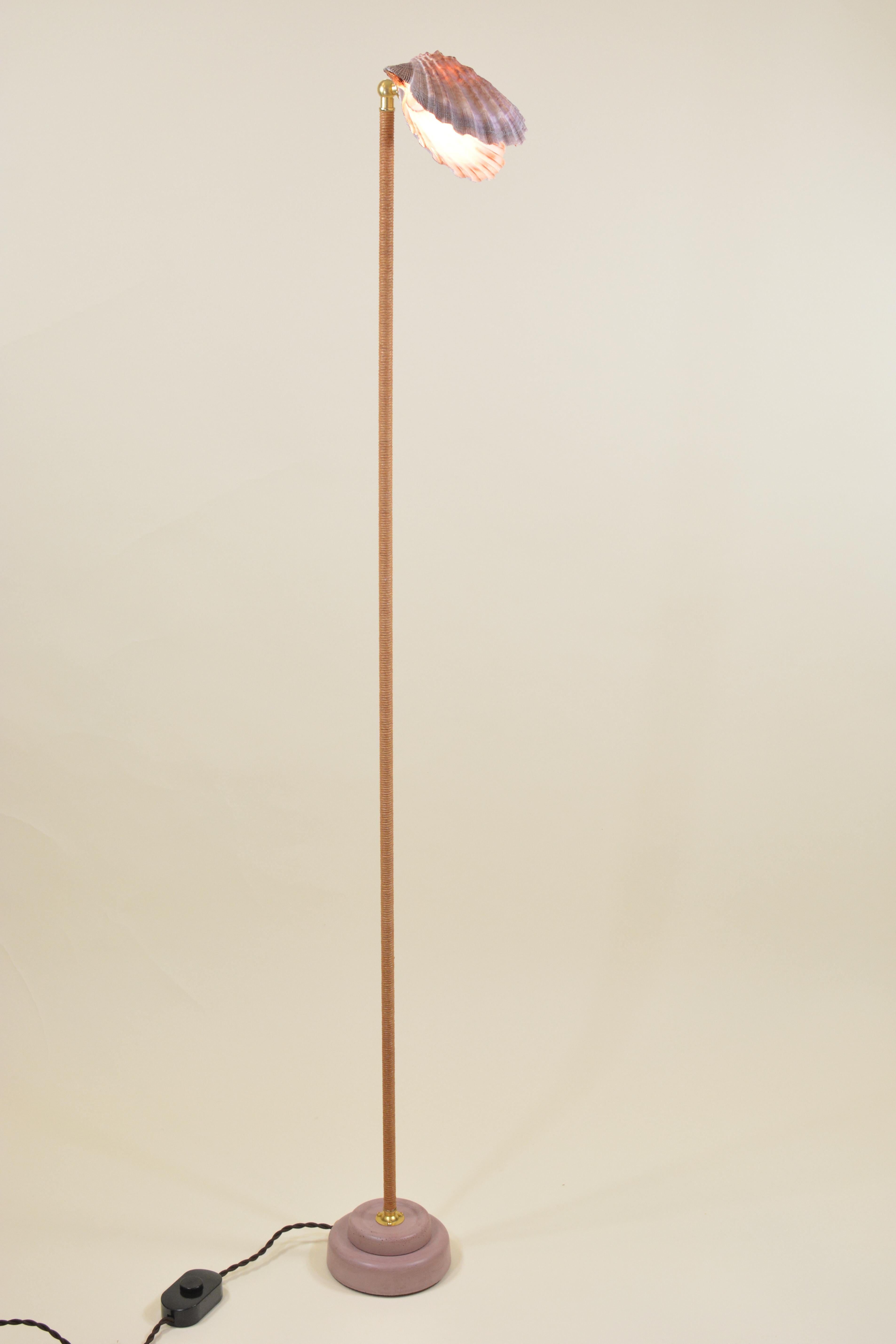 Lampadaire Lavender Lion's Paw enveloppé en vente 1