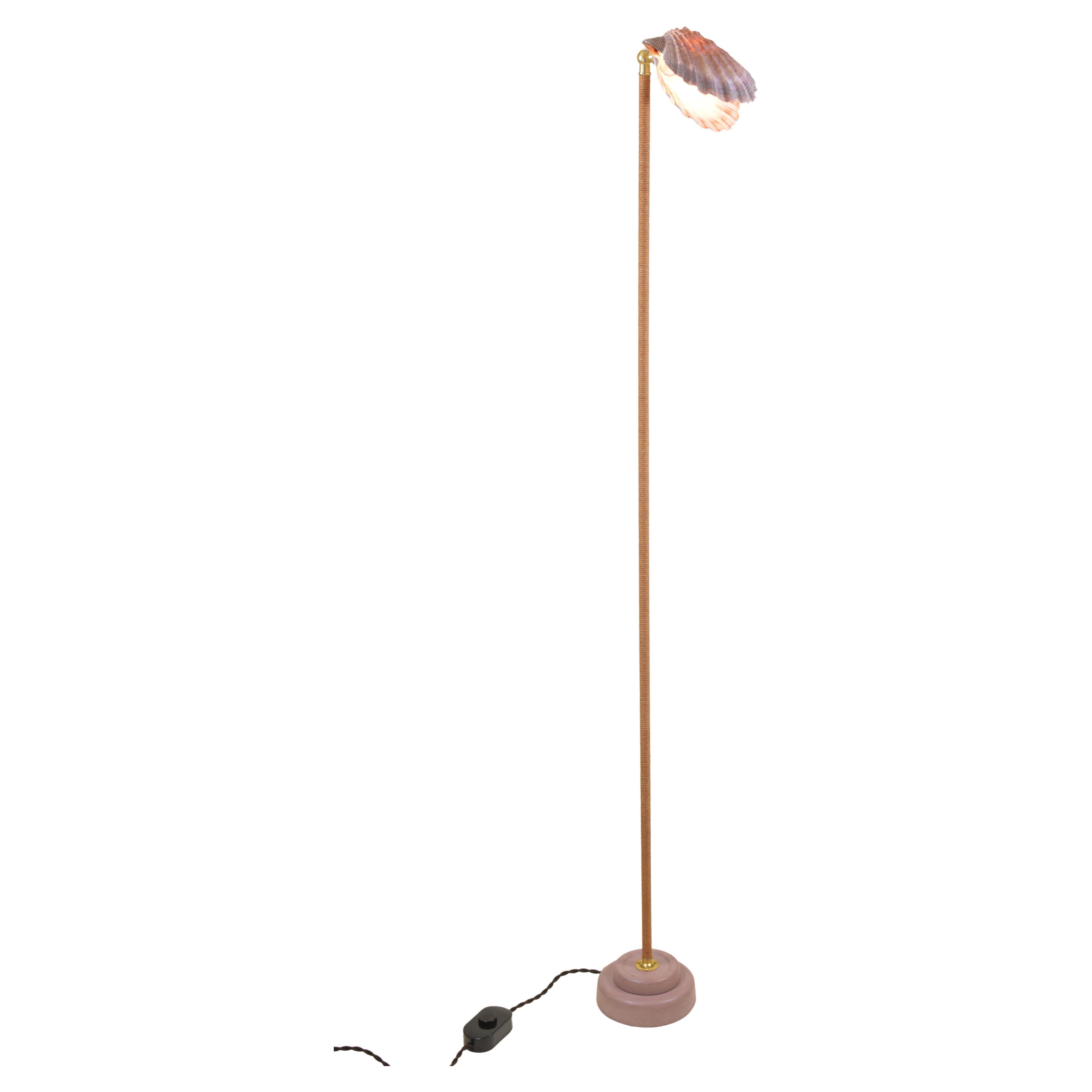 Lampadaire Lavender Lion's Paw enveloppé en vente