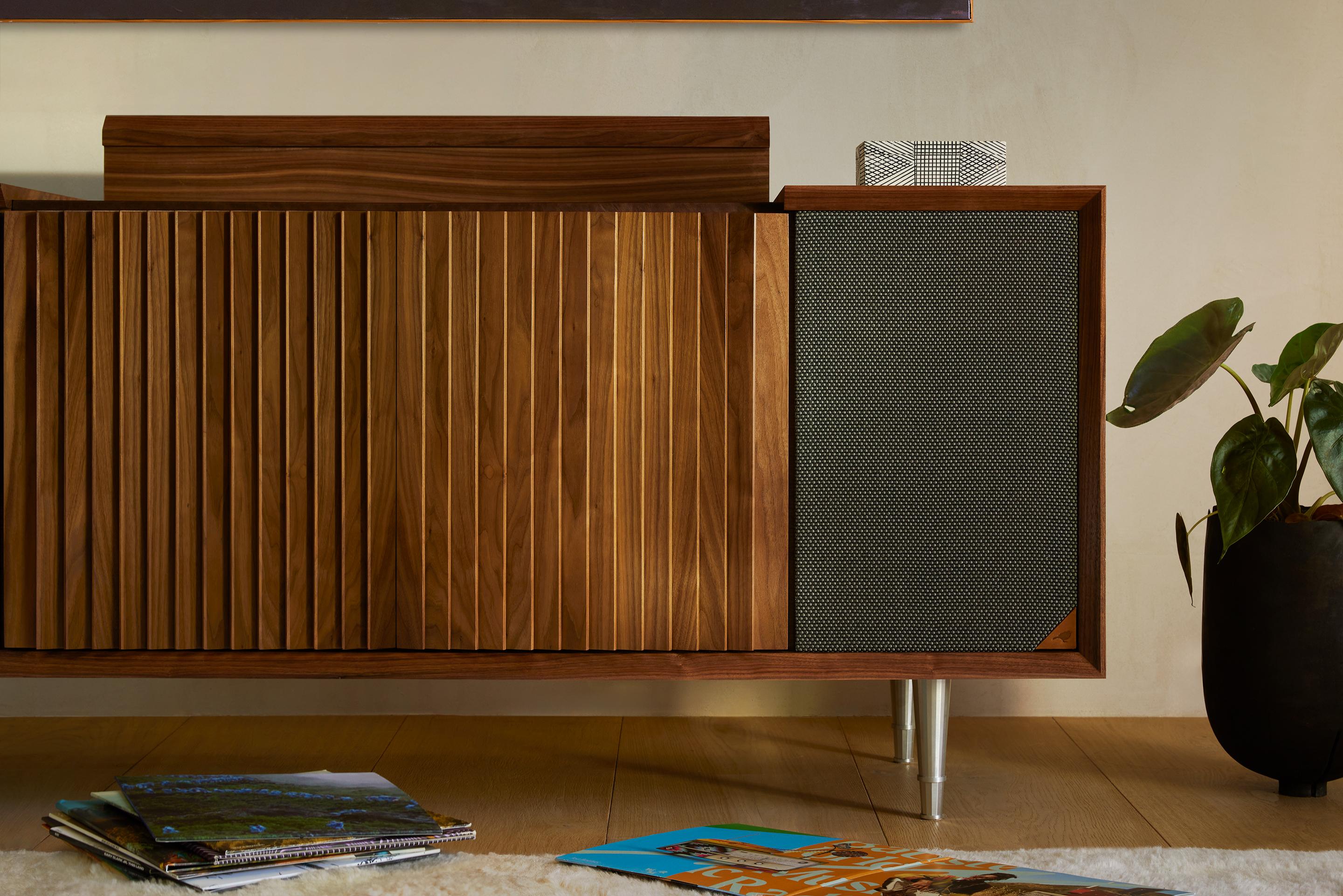 Console giradischi Wrensilva M1 con streaming musicale integrato in noce in vendita 3