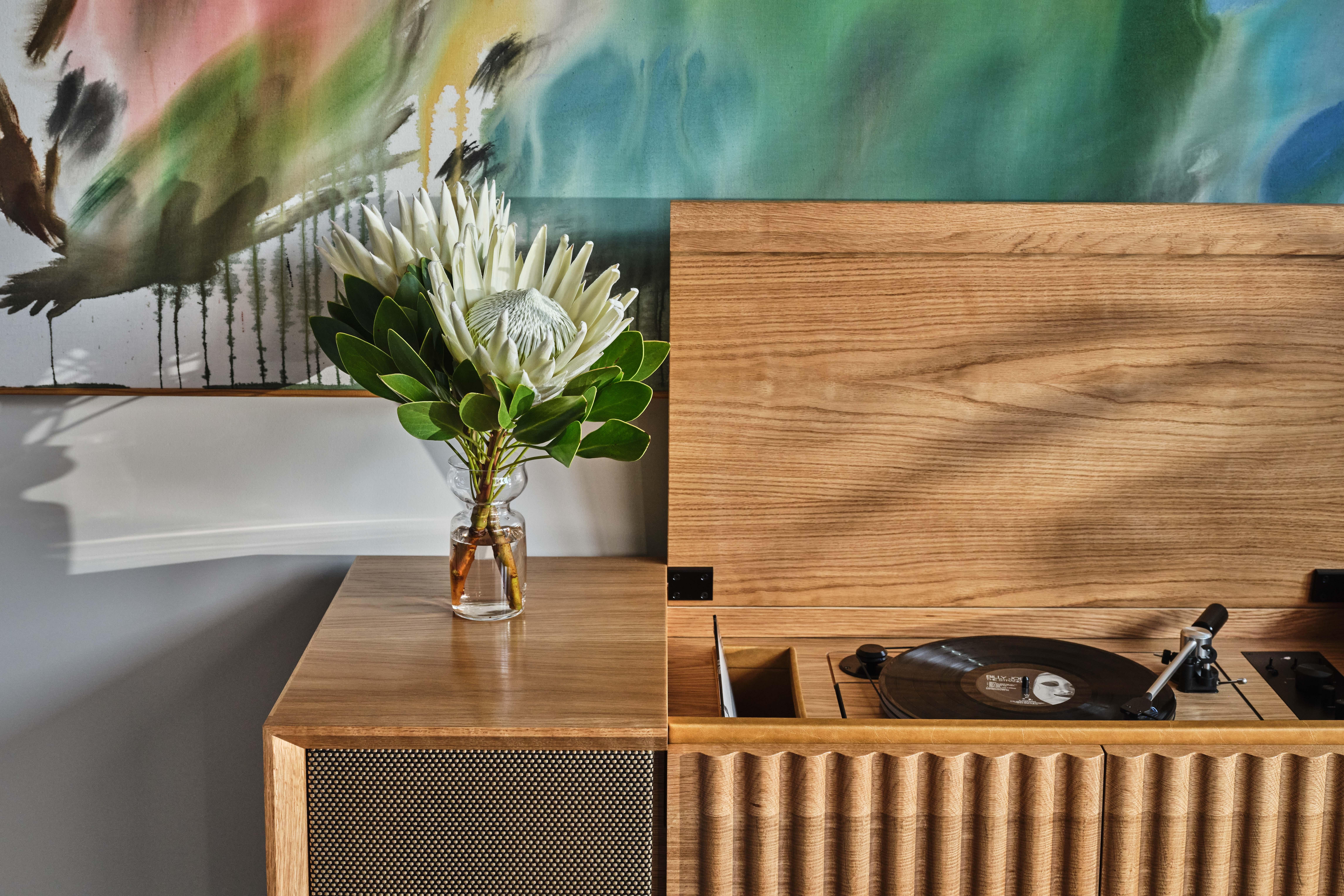 Wrensilva Standard Record Player Console in White Oak/Brass For Sale 1