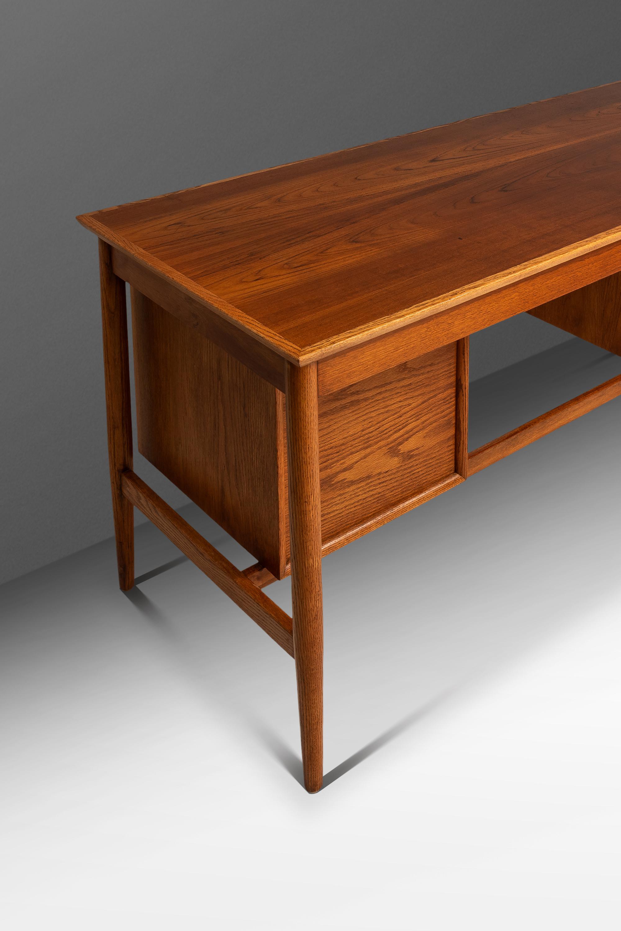 Writer's Desk in Oak Attributed to Arne Vodder for Sigh & Søns, Denmark, c. 1960 For Sale 7