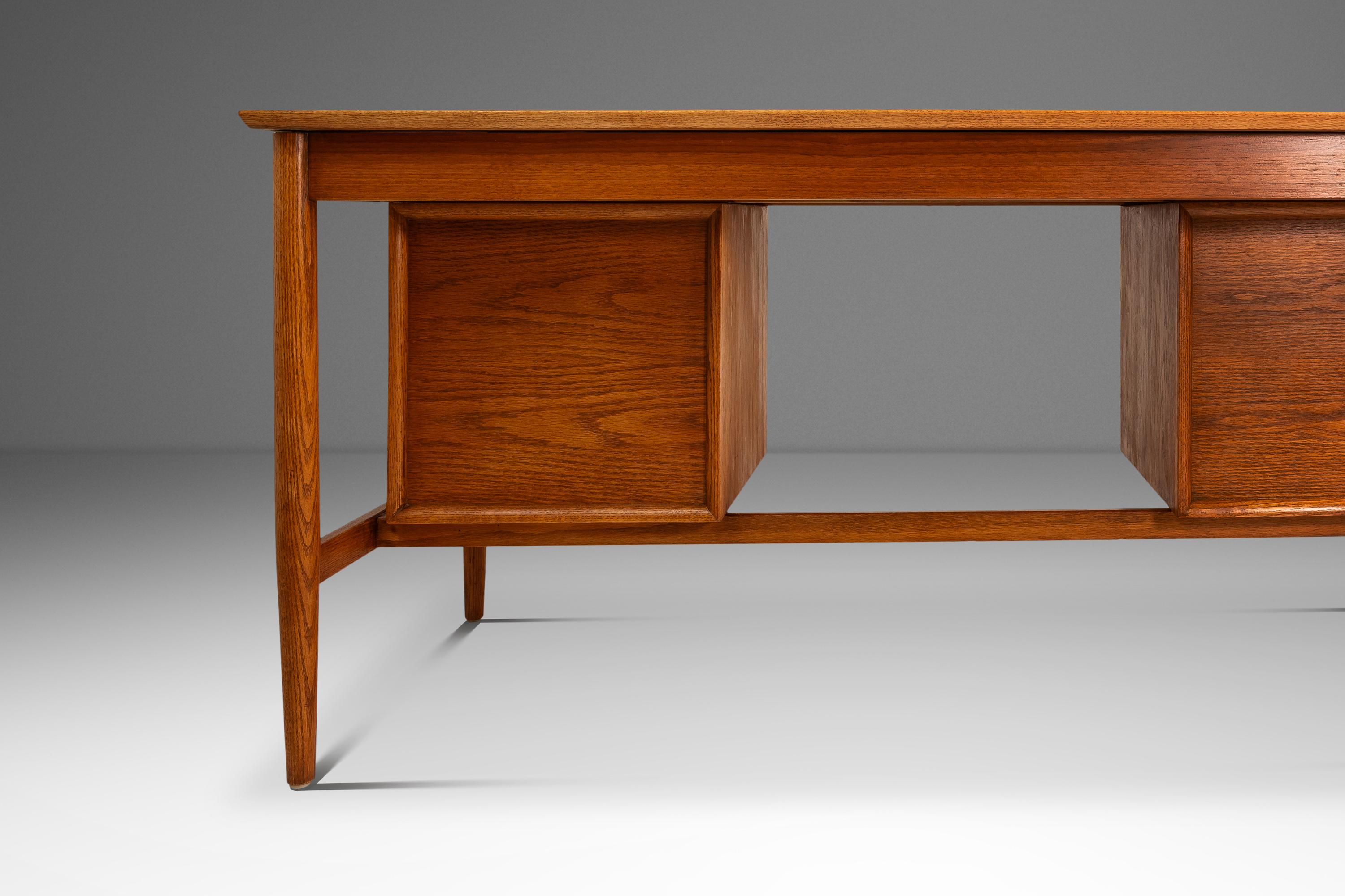 Writer's Desk in Oak Attributed to Arne Vodder for Sigh & Søns, Denmark, c. 1960 For Sale 2