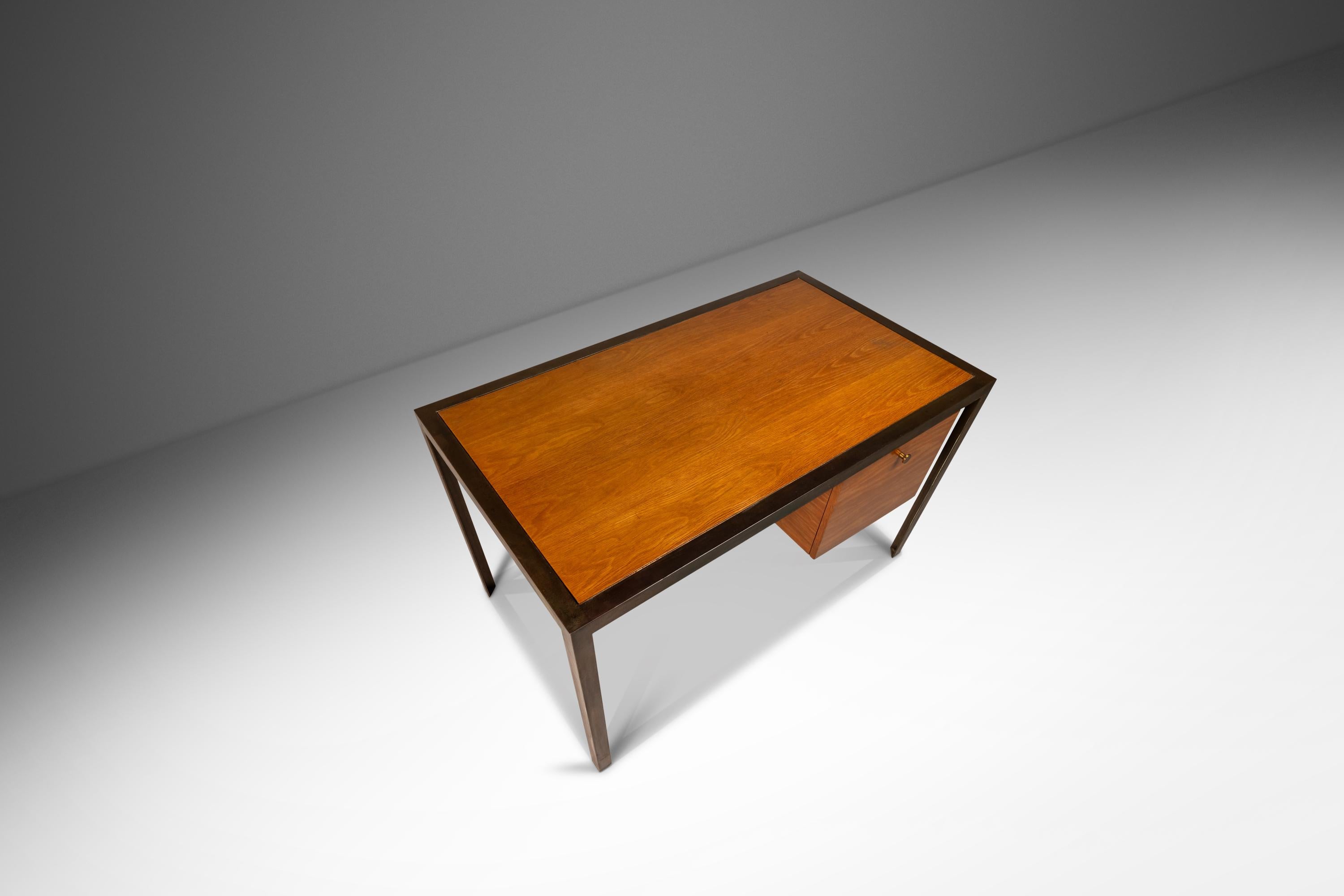 Scrivania in Oak con telaio in bronzo acidato di Harry Lunstead Designs, anni Settanta in vendita 6