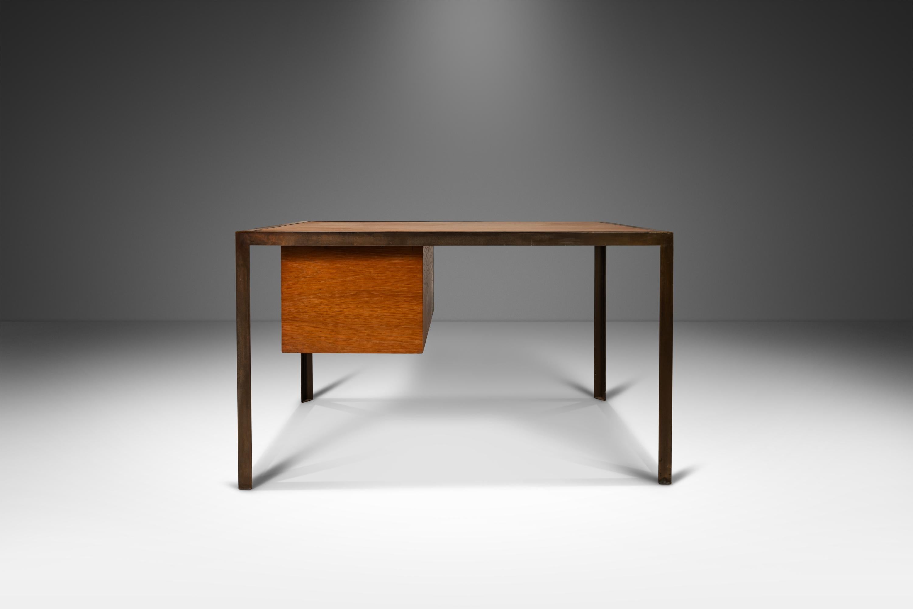 Scrivania in Oak con telaio in bronzo acidato di Harry Lunstead Designs, anni Settanta in vendita 8