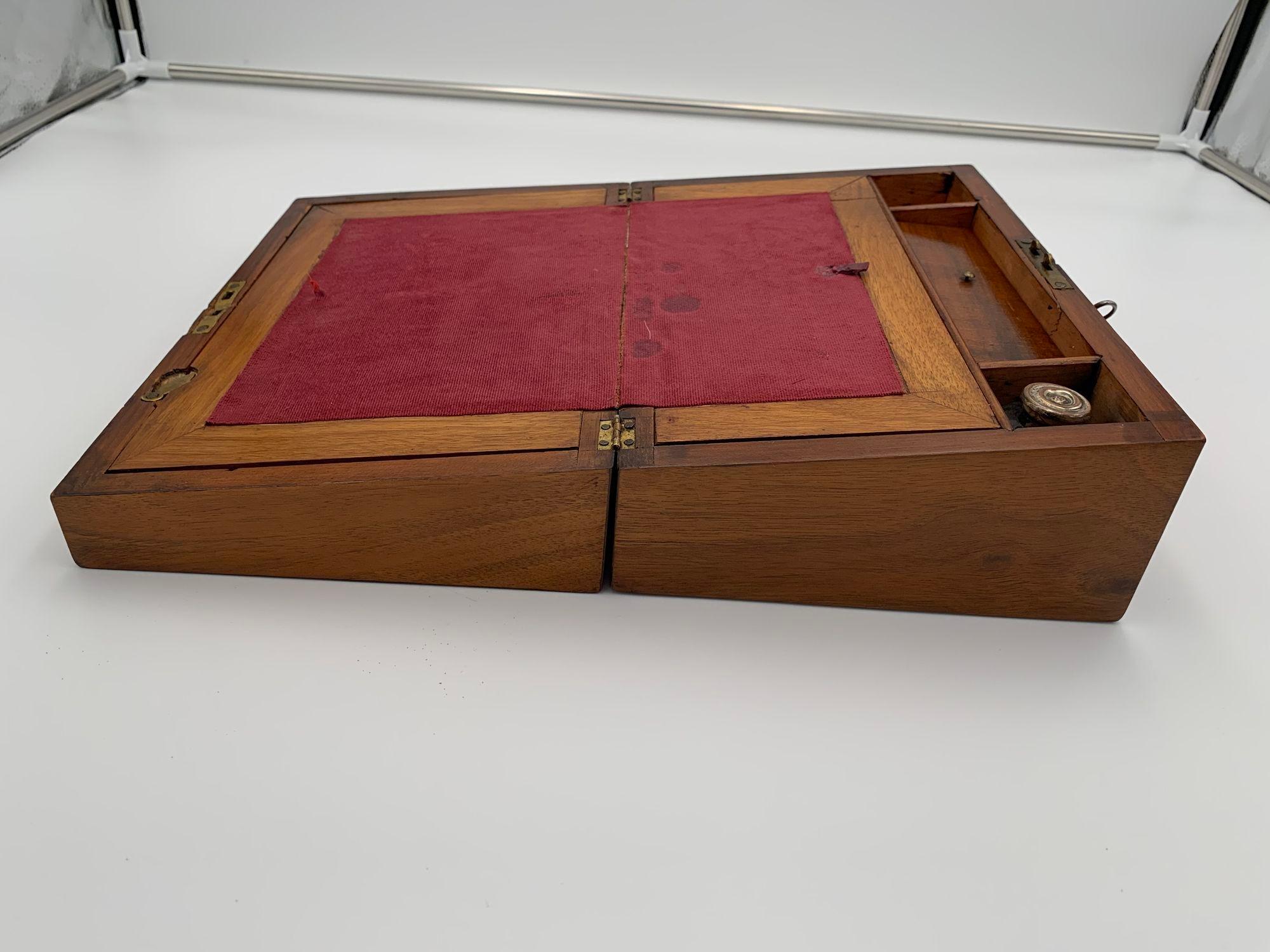 Boîte à coffret d'écriture, noyer avec incrustations, Angleterre, fin du 19ème siècle en vente 3