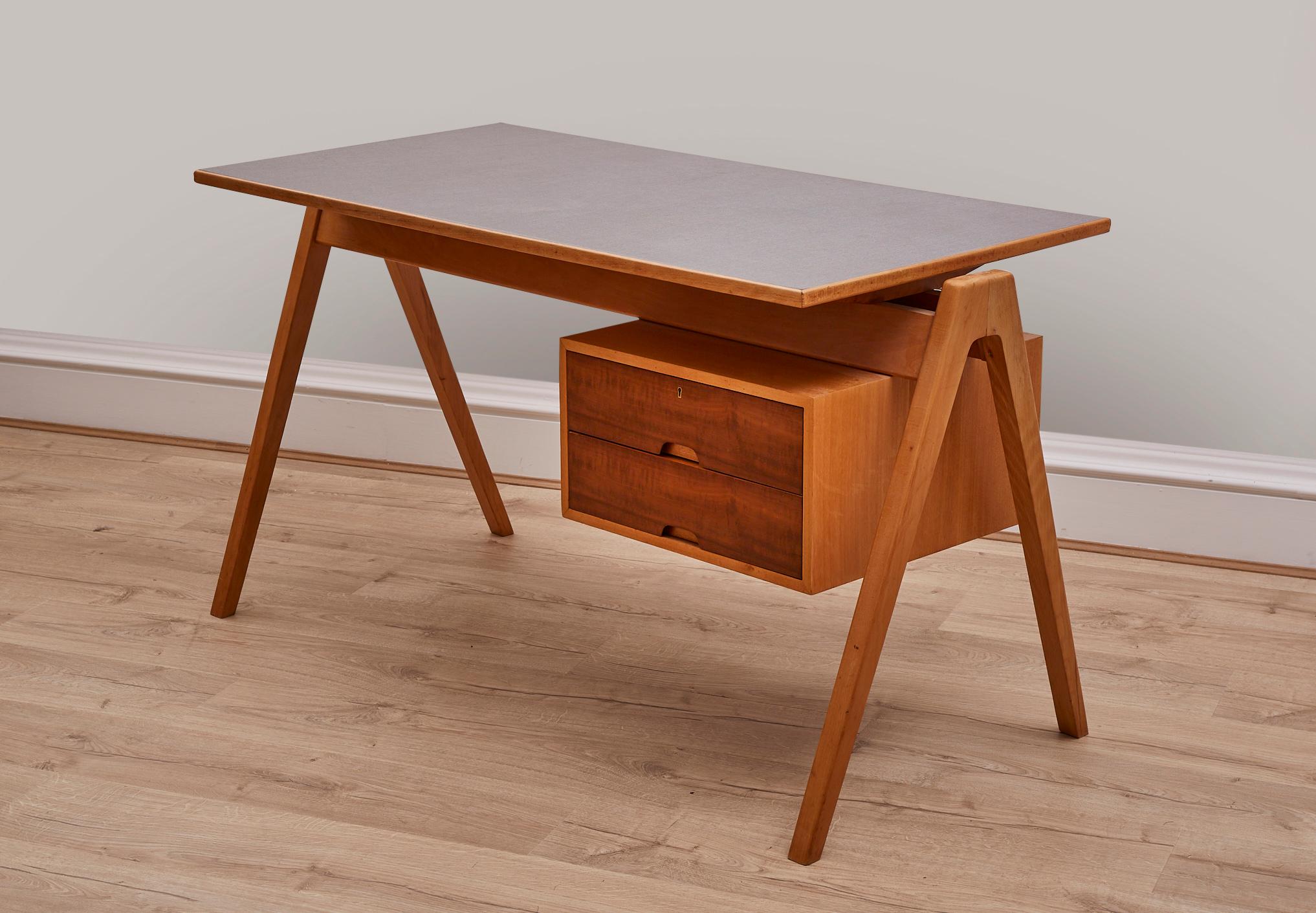Writing Desk by Robin Day For Hillie. 1950's  In Good Condition In London, GB