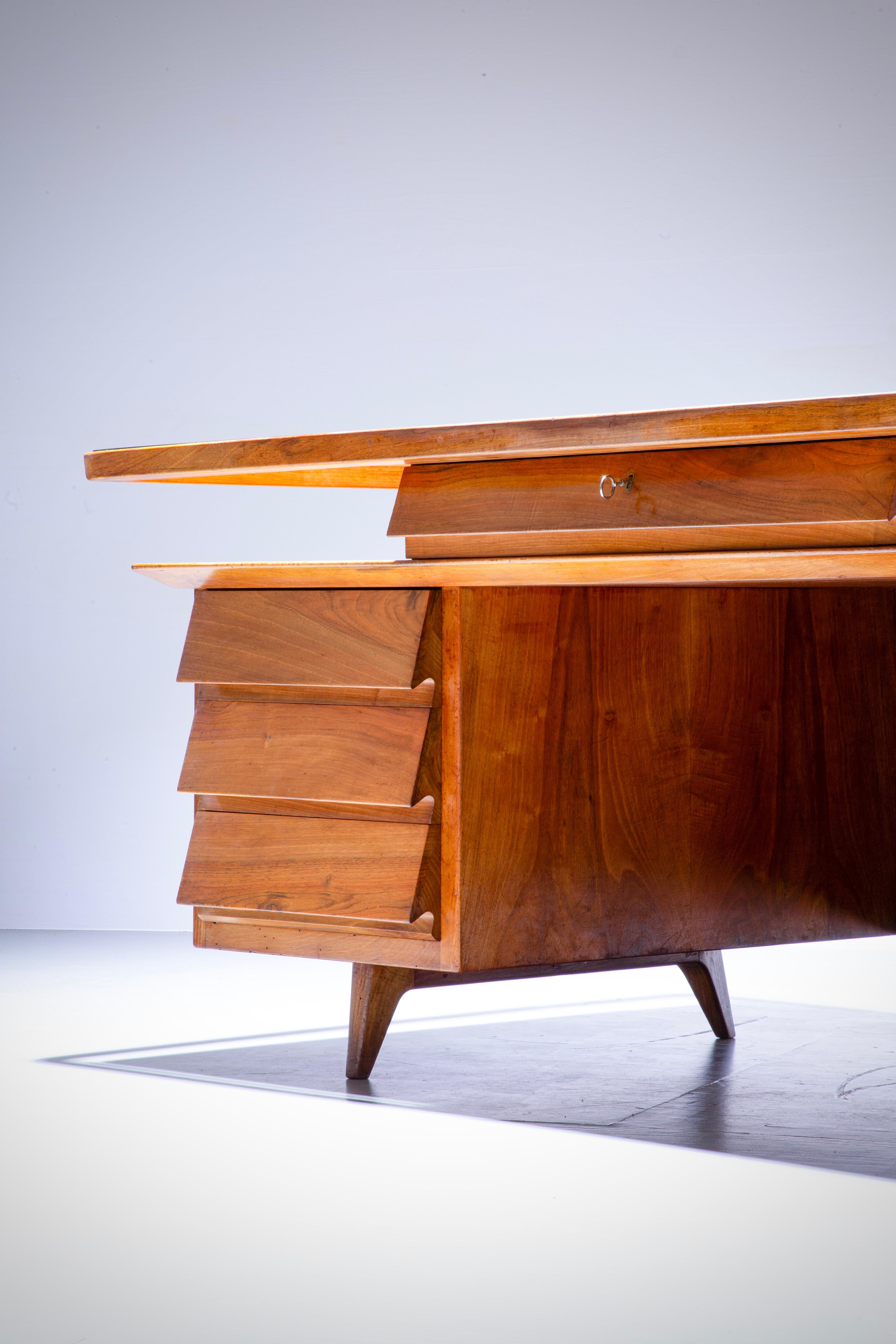 Writing Desk by Silvio Cavatorta in Solid Walnut and Glass, Italy, 1950's For Sale 1