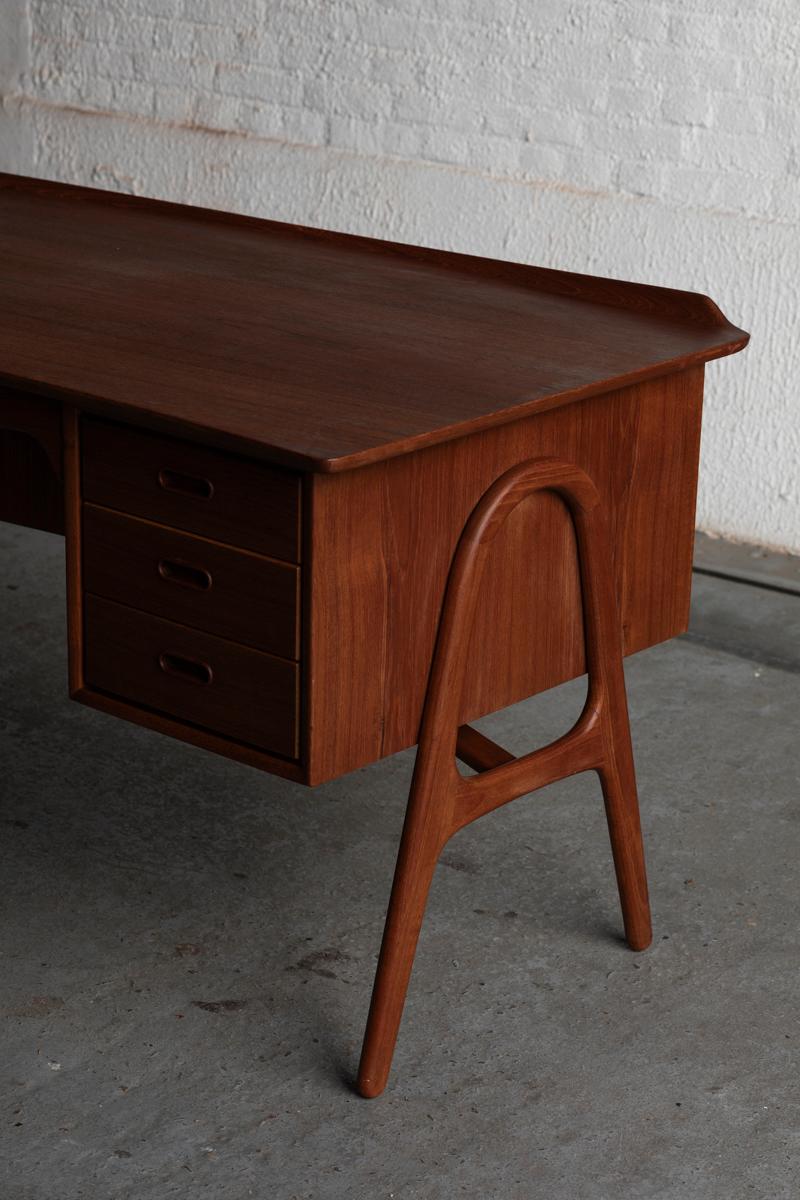 Freistehender Schreibtisch aus Teakholz von Svend Aage Madsen für HP Hansen, 1960er Jahre (Dänisch)