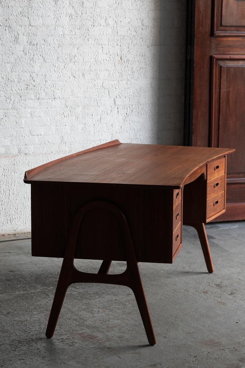 Freistehender Schreibtisch aus Teakholz von Svend Aage Madsen für HP Hansen, 1960er Jahre (Holz)