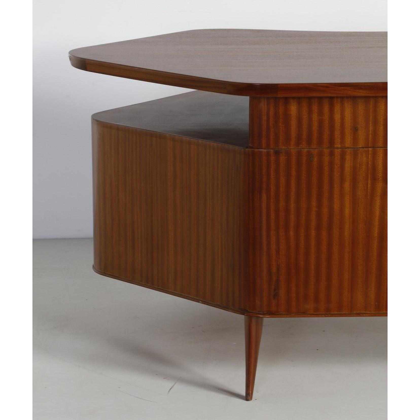 Writing Desk by Vittorio Dassi Mid-Century Modern, Italy In Good Condition In Lucca, IT