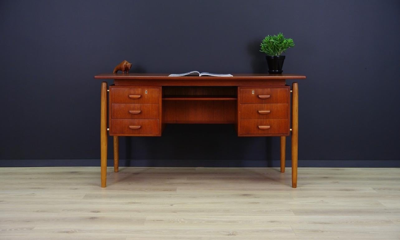 Unpretentious writing desk of the 1960s-1970s. Beautiful straight line - Scandinavian design with teak veneer. Six practical drawers and bookcase shelf with two boxes. No key. Desk in good condition (small scratches and dings are visible, small