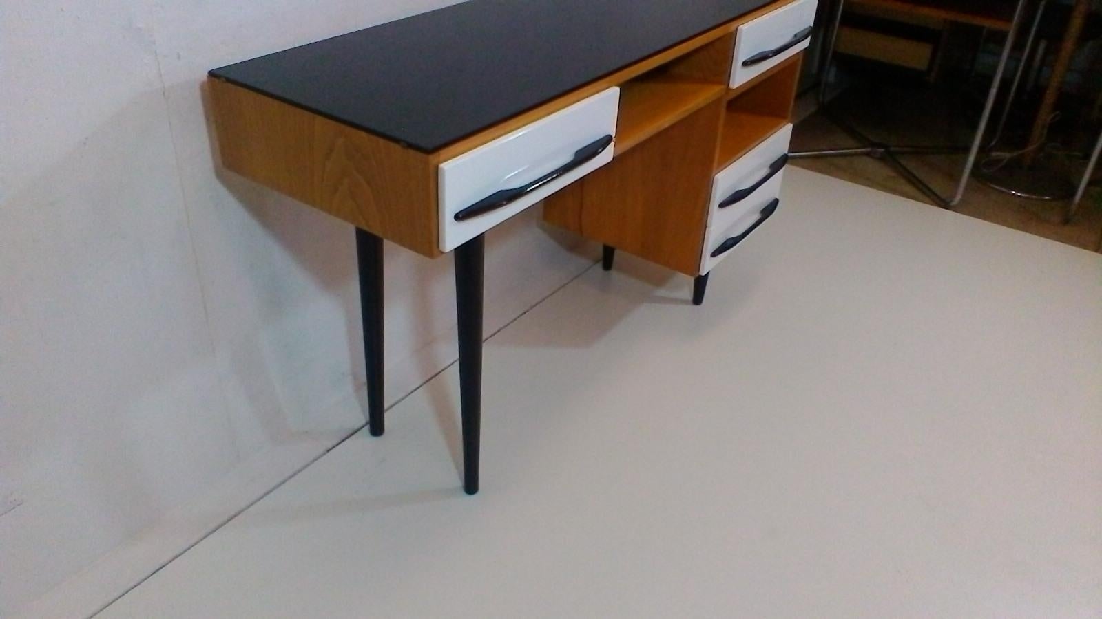 Mid-Century Modern Bureau à écrire conçu par l'architecte M. Por, style rétro Bruxelles, années 1960  en vente