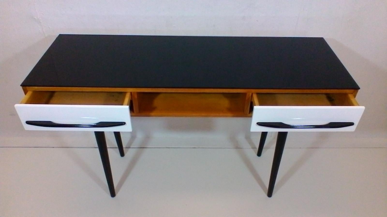 Schreibtisch, entworfen von Architekt M. Požár, Retro-Stil Brusel, 1960er Jahre im Angebot 1