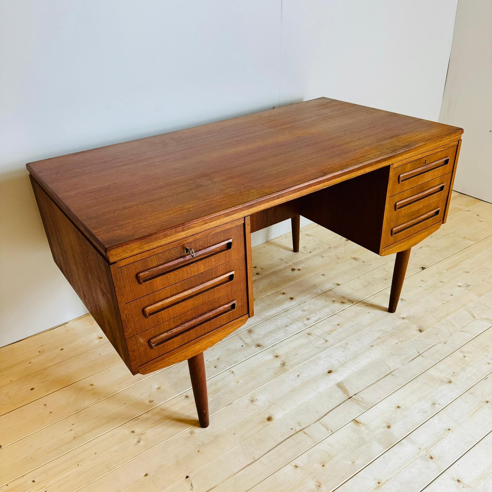 Teak Writing desk in teak, Denmark 1960 For Sale