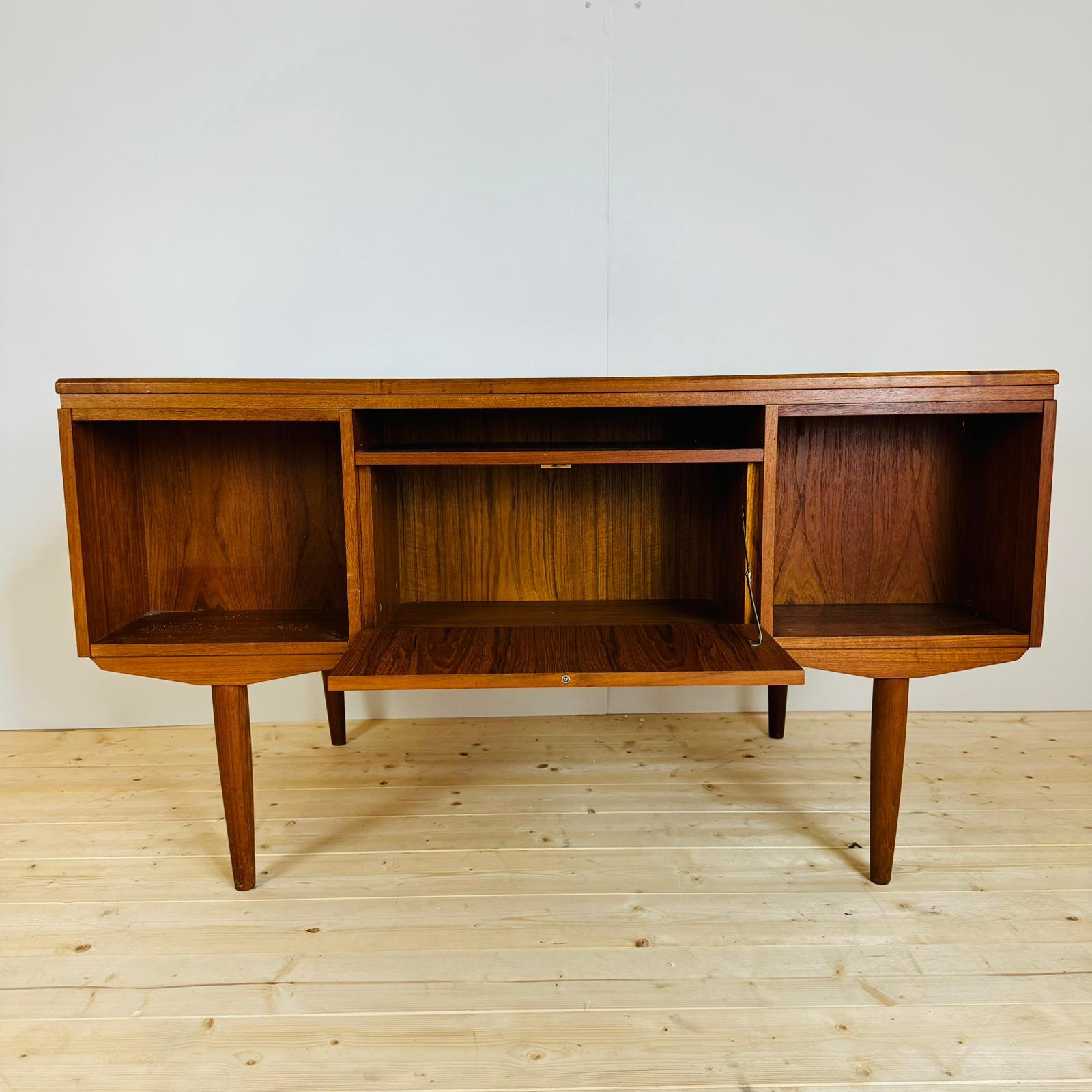 Writing desk in teak, Denmark 1960 For Sale 2