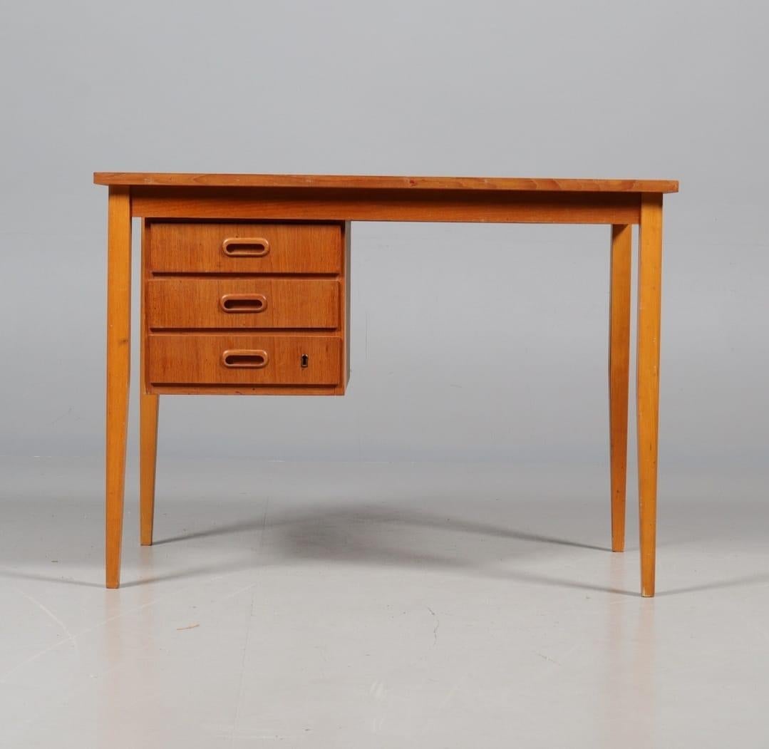 Writing Desk in Teak Wood, Denmark, 1960 In Good Condition For Sale In Torino, IT