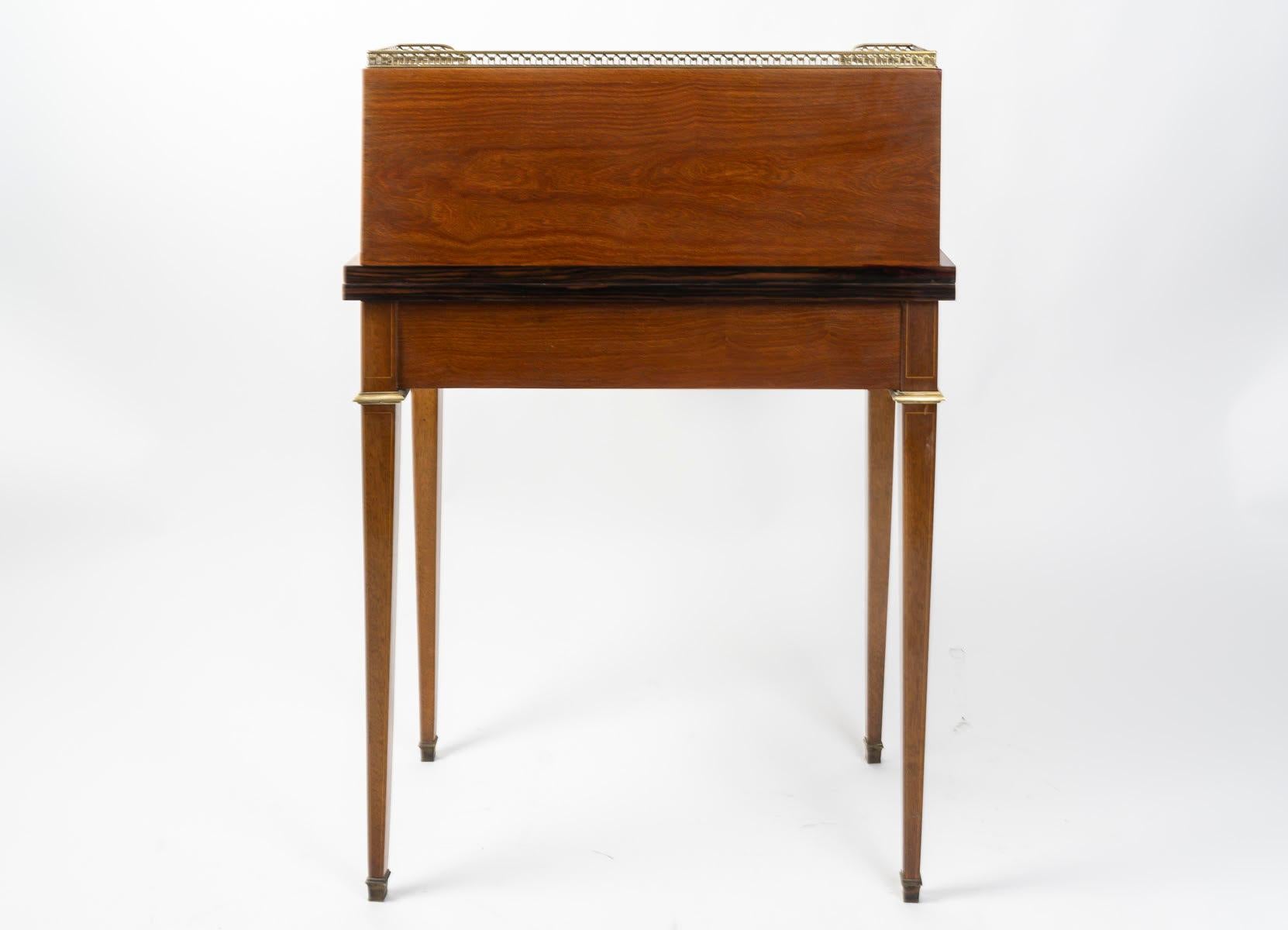 Writing Desk in the Louis XVI Style, Early 20th Century. In Good Condition For Sale In Saint-Ouen, FR
