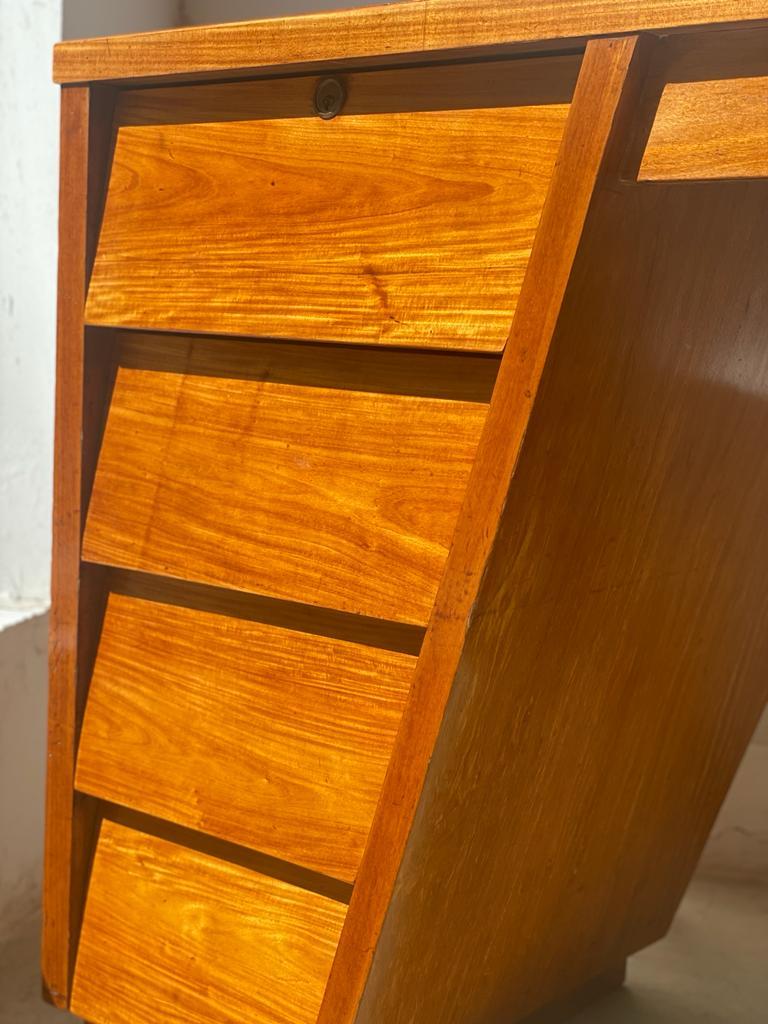 Writing desk made of pine and plywood. This is an amazing piece of mid-century Brazilian design, with all the main characteristics of Zanine Caldas’ design, albeit there is no found documentation of this piece yet. Extremely avant-garde and in an
