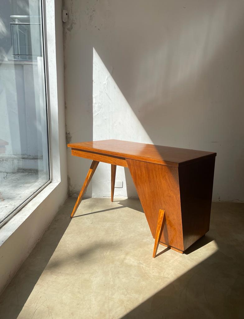 Mid-Century Modern Writing Desk in the Style of Zanine Caldas In Good Condition In Sao Paulo, SP