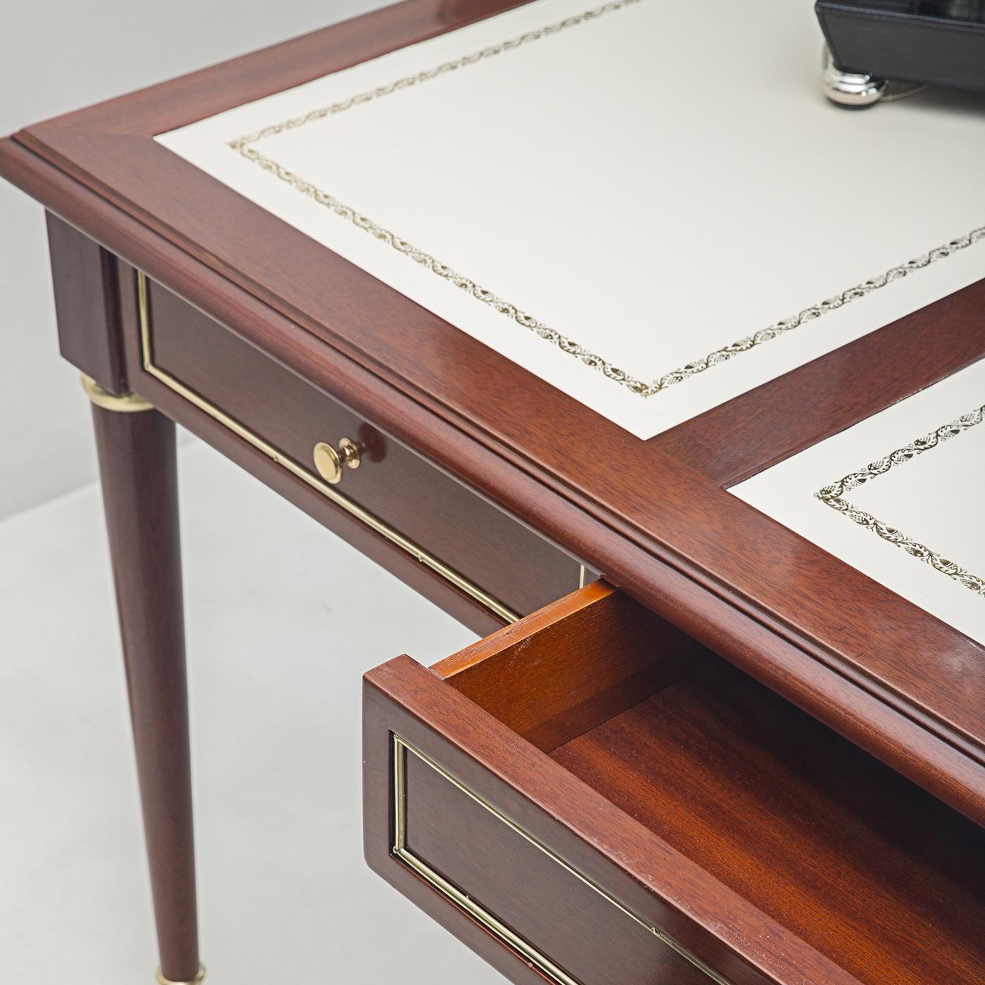 Writing-desk Louis XVI, three drawers, brass profiles, leather top.




       
    