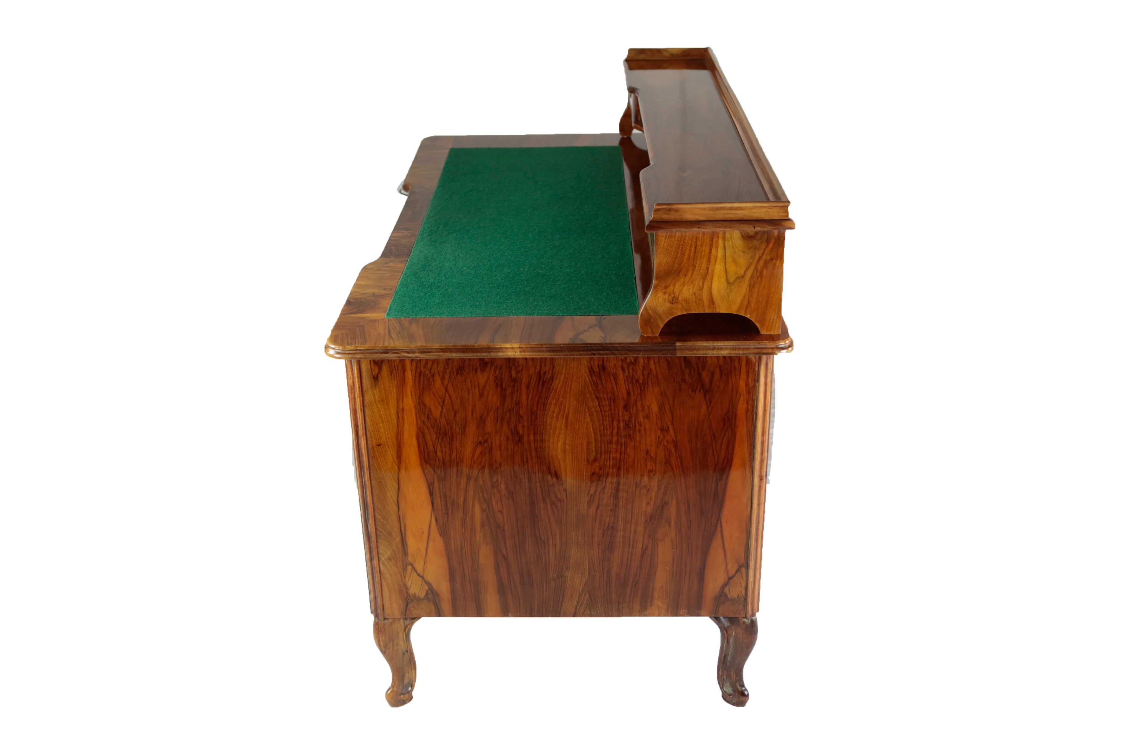 Writing Desk, Nutwood and Nutroot Veneer, 19th Century, circa 1850-1860 In Good Condition For Sale In Muenster, NRW