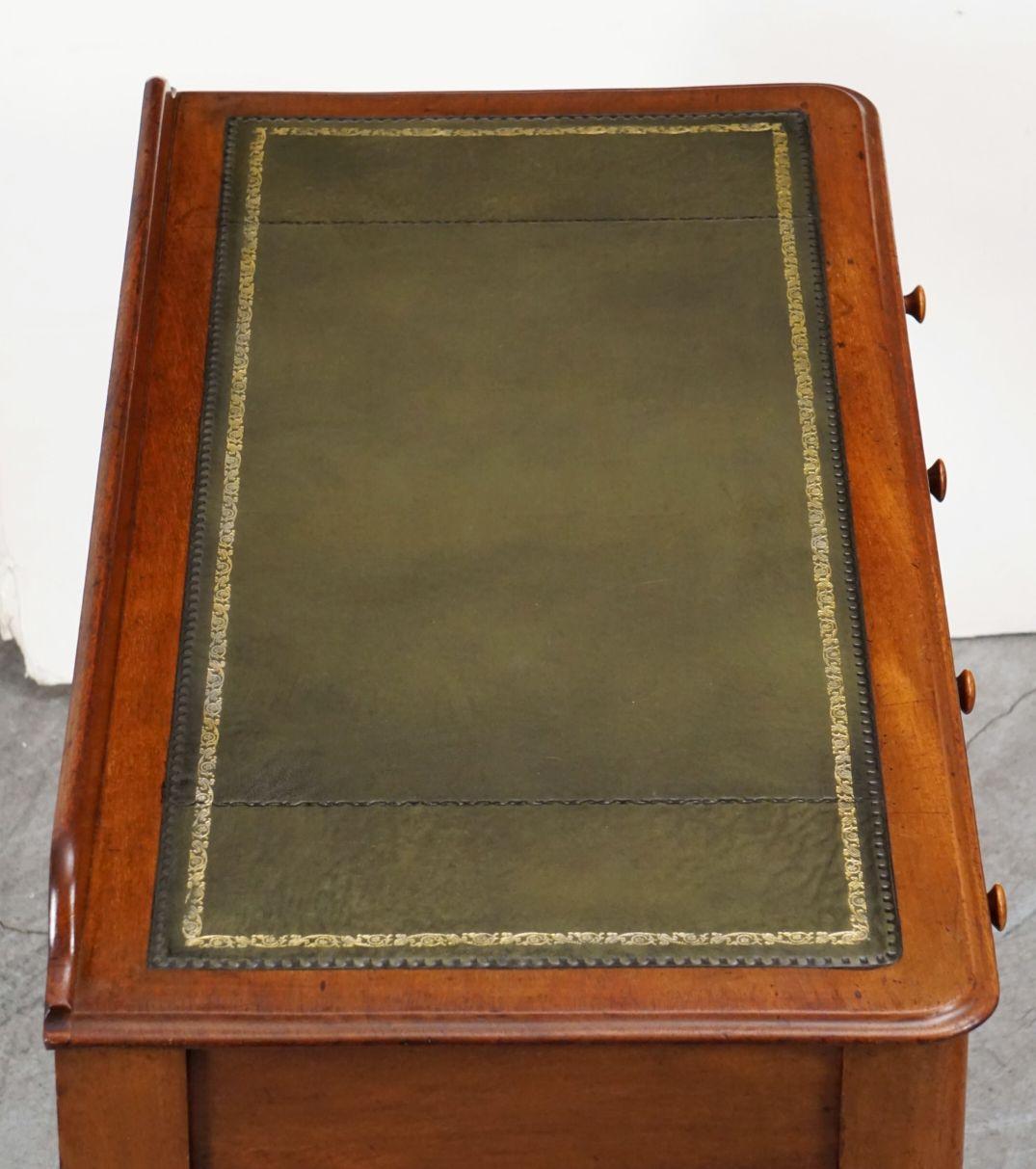 Bureau ou table à écrire en acajou avec plateau en cuir d'Angleterre en vente 5