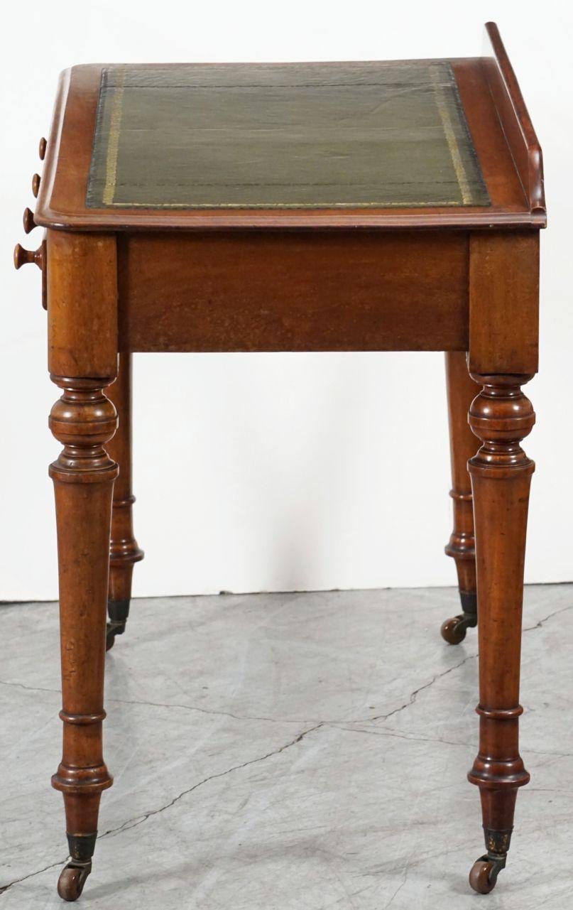 Bureau ou table à écrire en acajou avec plateau en cuir d'Angleterre en vente 7