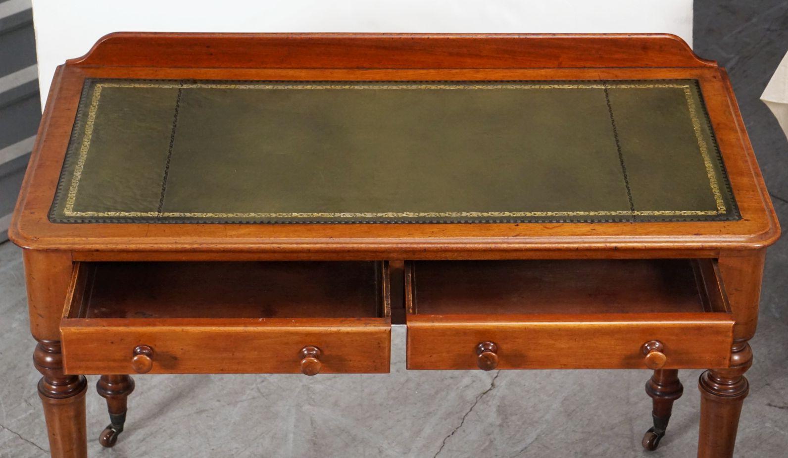 Métal Bureau ou table à écrire en acajou avec plateau en cuir d'Angleterre en vente