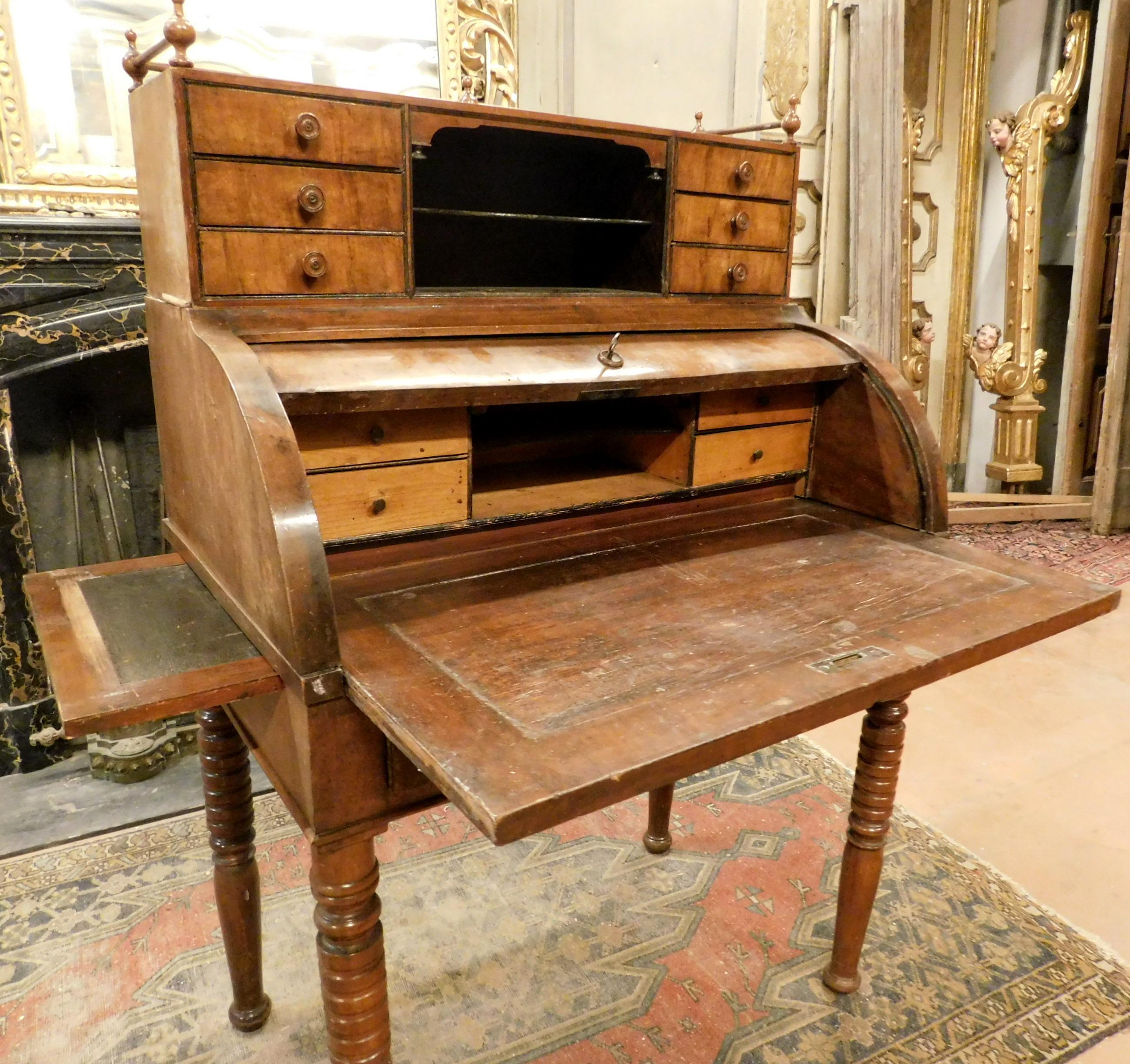 Writing Desk Table in Walnut, Drawers and Pull-Out Shelves, 19th Century Italy For Sale 1