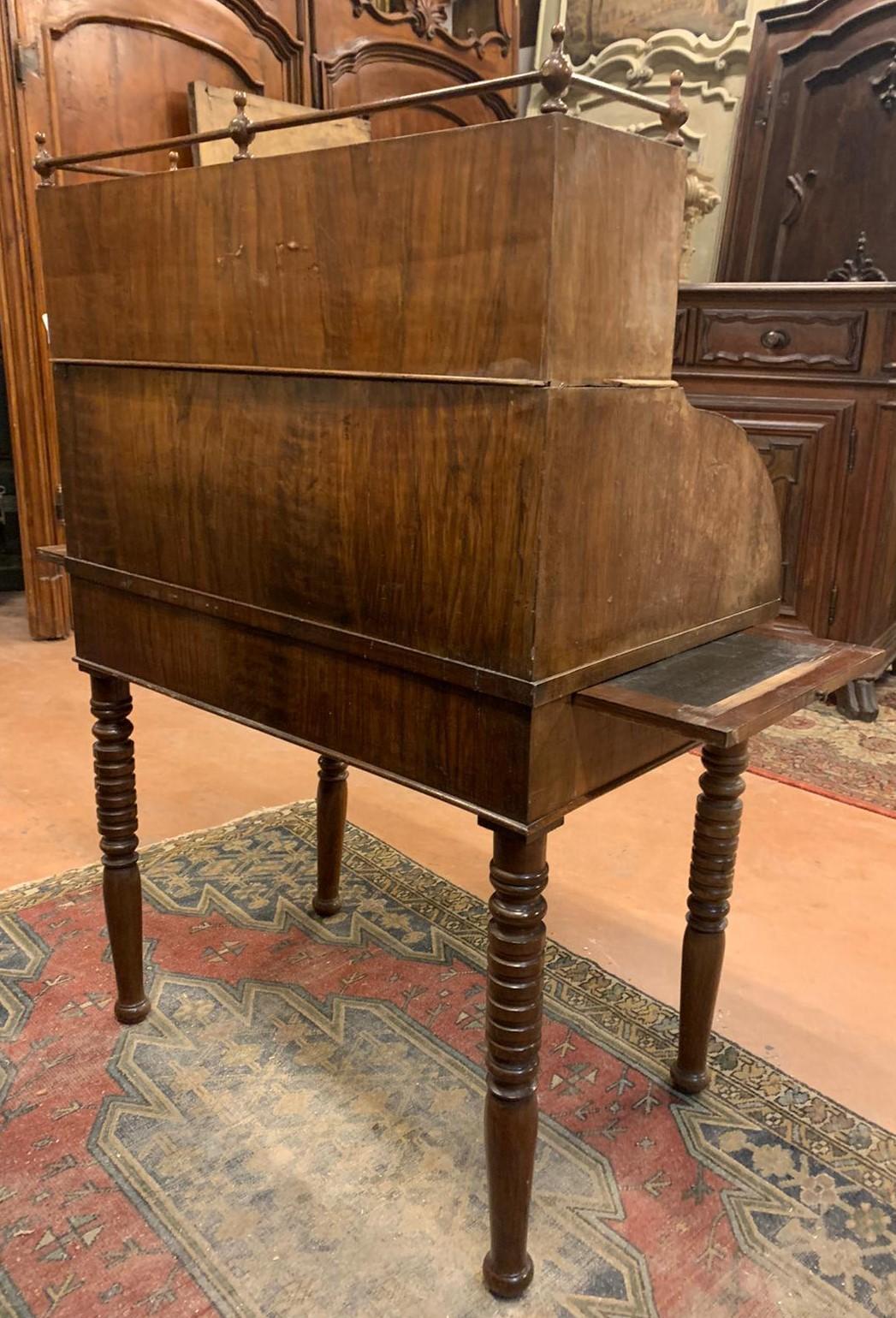 Writing Desk Table in Walnut, Drawers and Pull-Out Shelves, 19th Century Italy For Sale 2