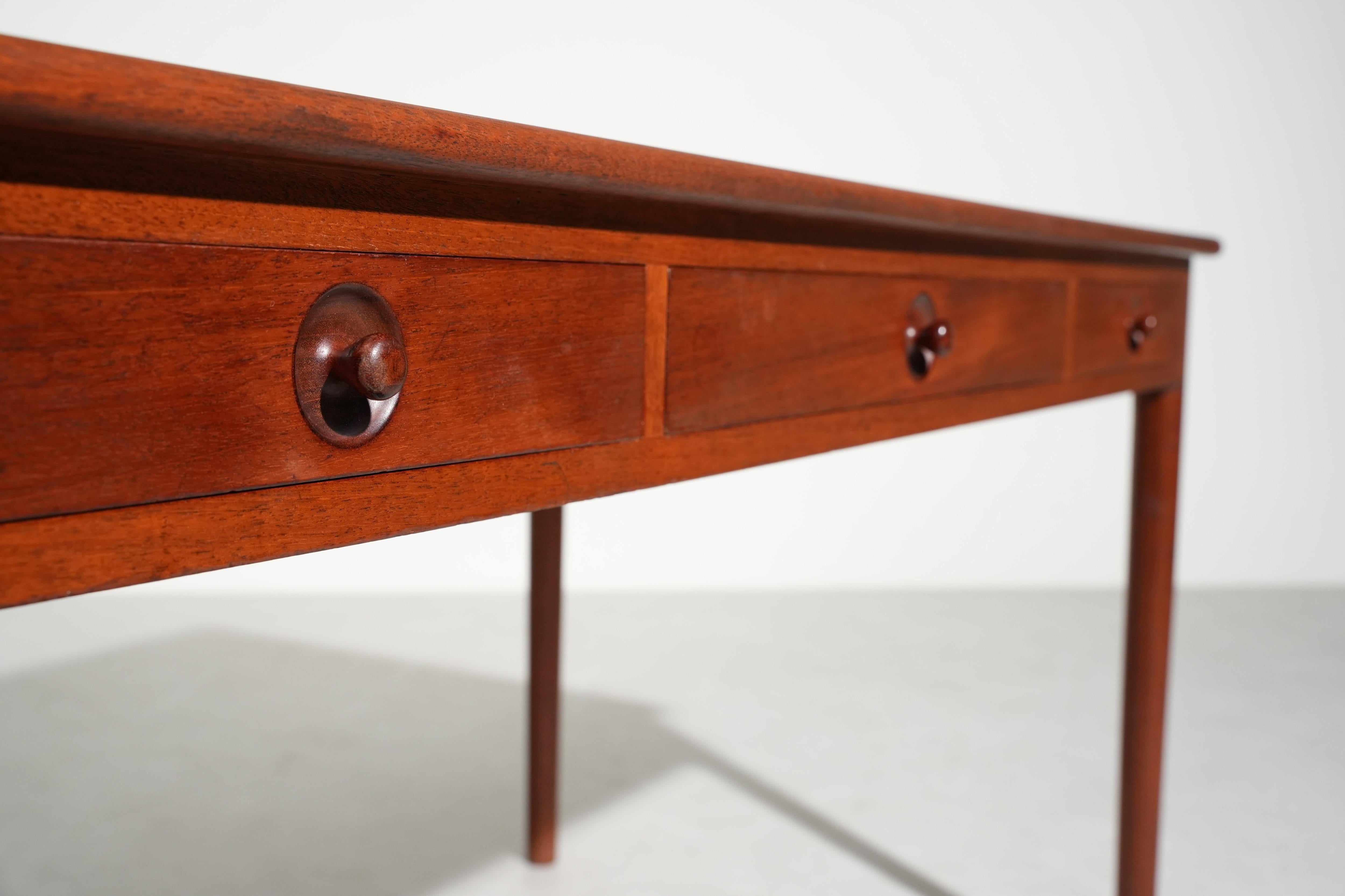 Writing Table Desk in Teak PP 305 by Hans J. Wegner for PP Møbler, Denmark 1960s For Sale 9