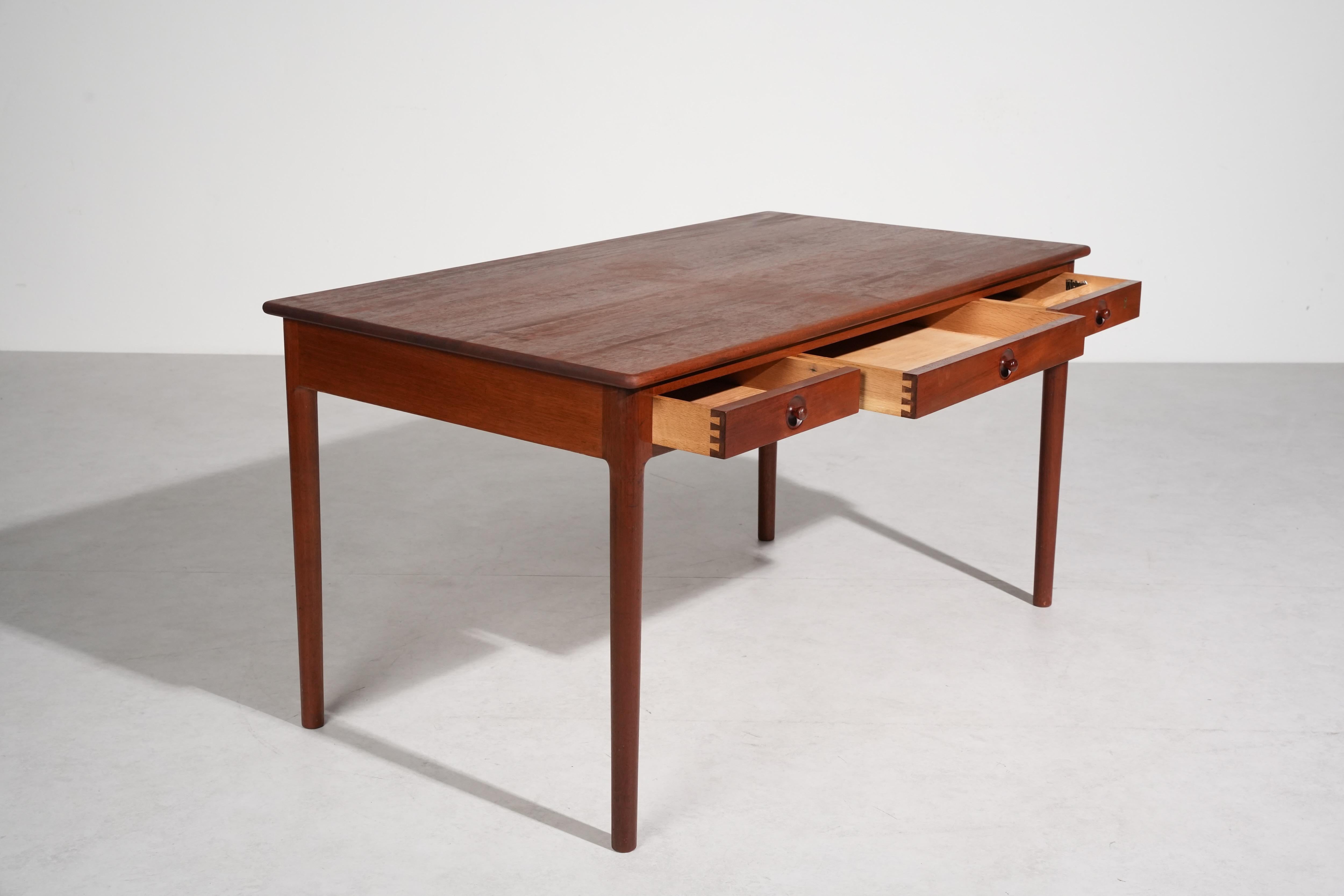 Writing Table Desk in Teak PP 305 by Hans J. Wegner for PP Møbler, Denmark 1960s For Sale 11
