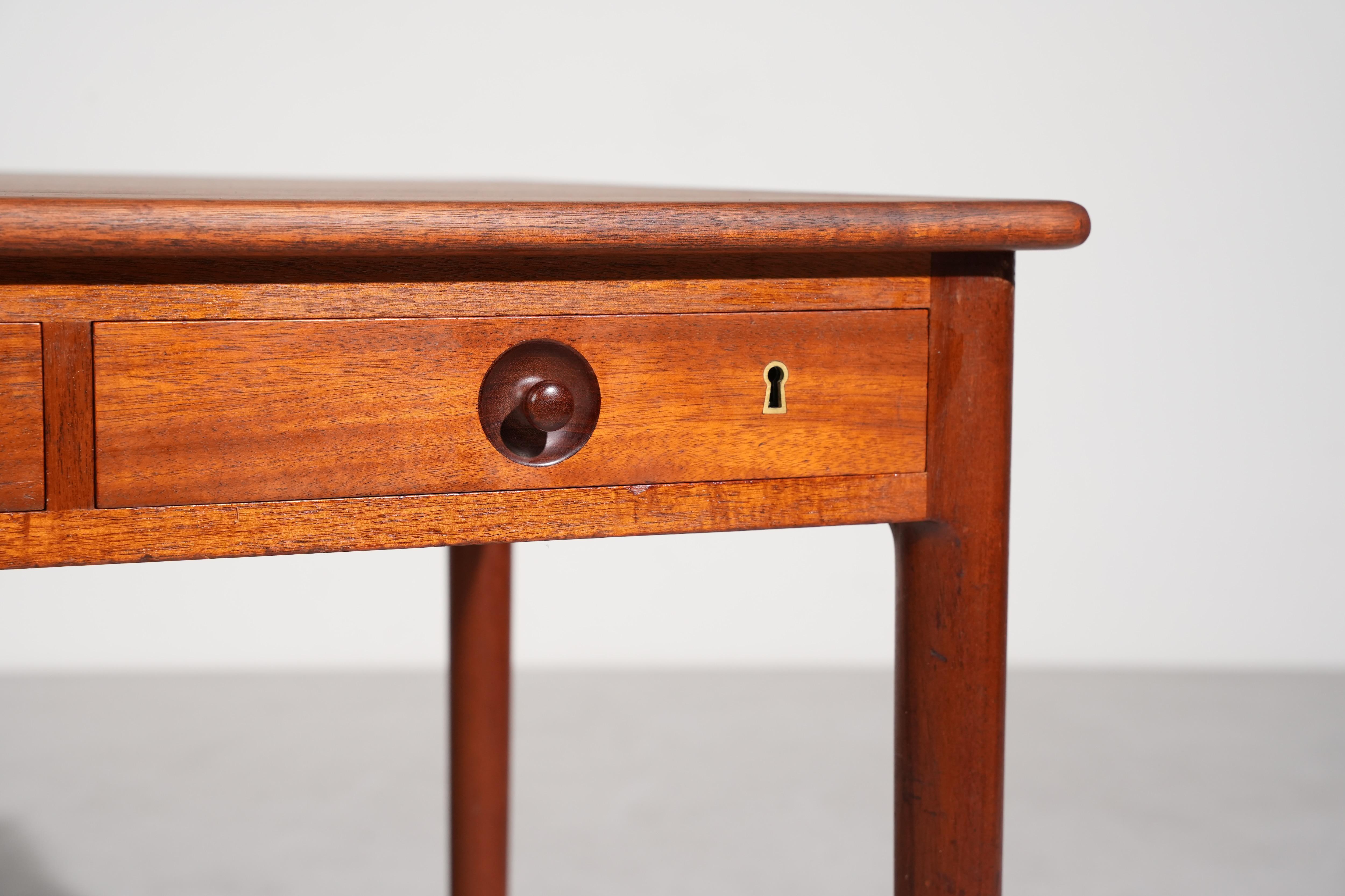 Writing Table Desk in Teak PP 305 by Hans J. Wegner for PP Møbler, Denmark 1960s For Sale 2