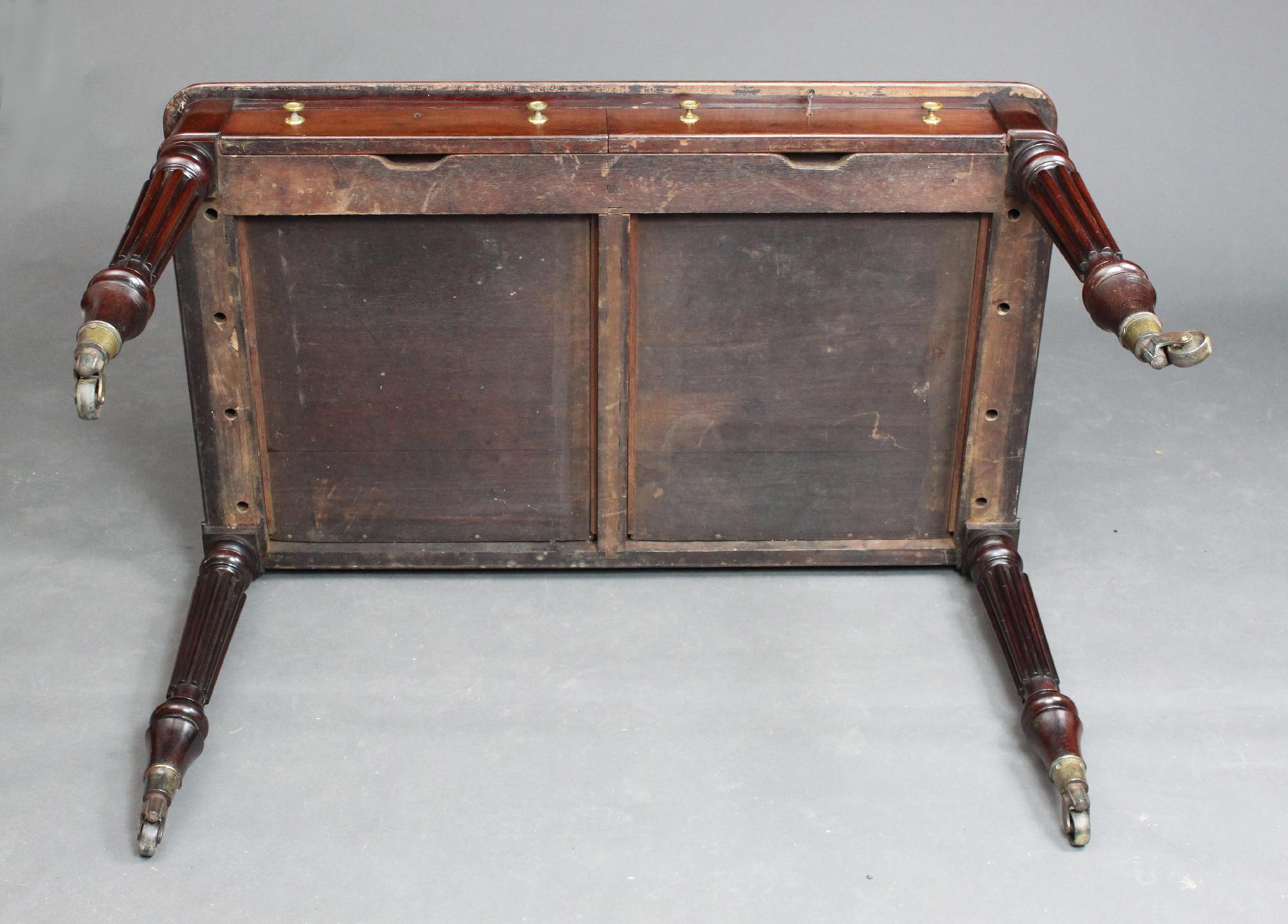 Milieu du XIXe siècle Table d'écriture en vente