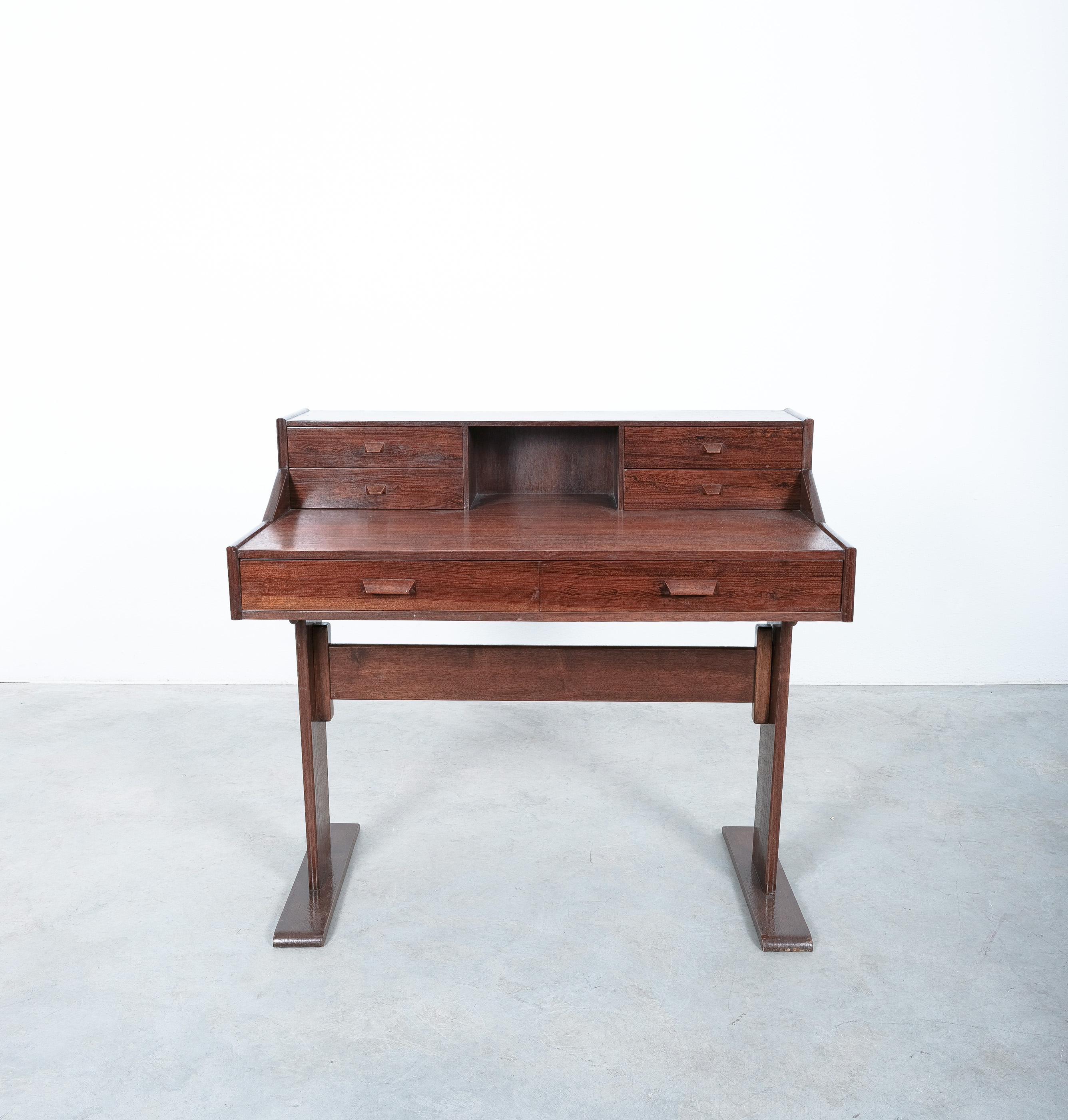 Writing Table or Desk in Teak Veneer Wood, Italy In Good Condition For Sale In Vienna, AT