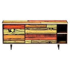 WRONGWOODS Kabinett in rot von Richard Woods & Sebastian Wrong