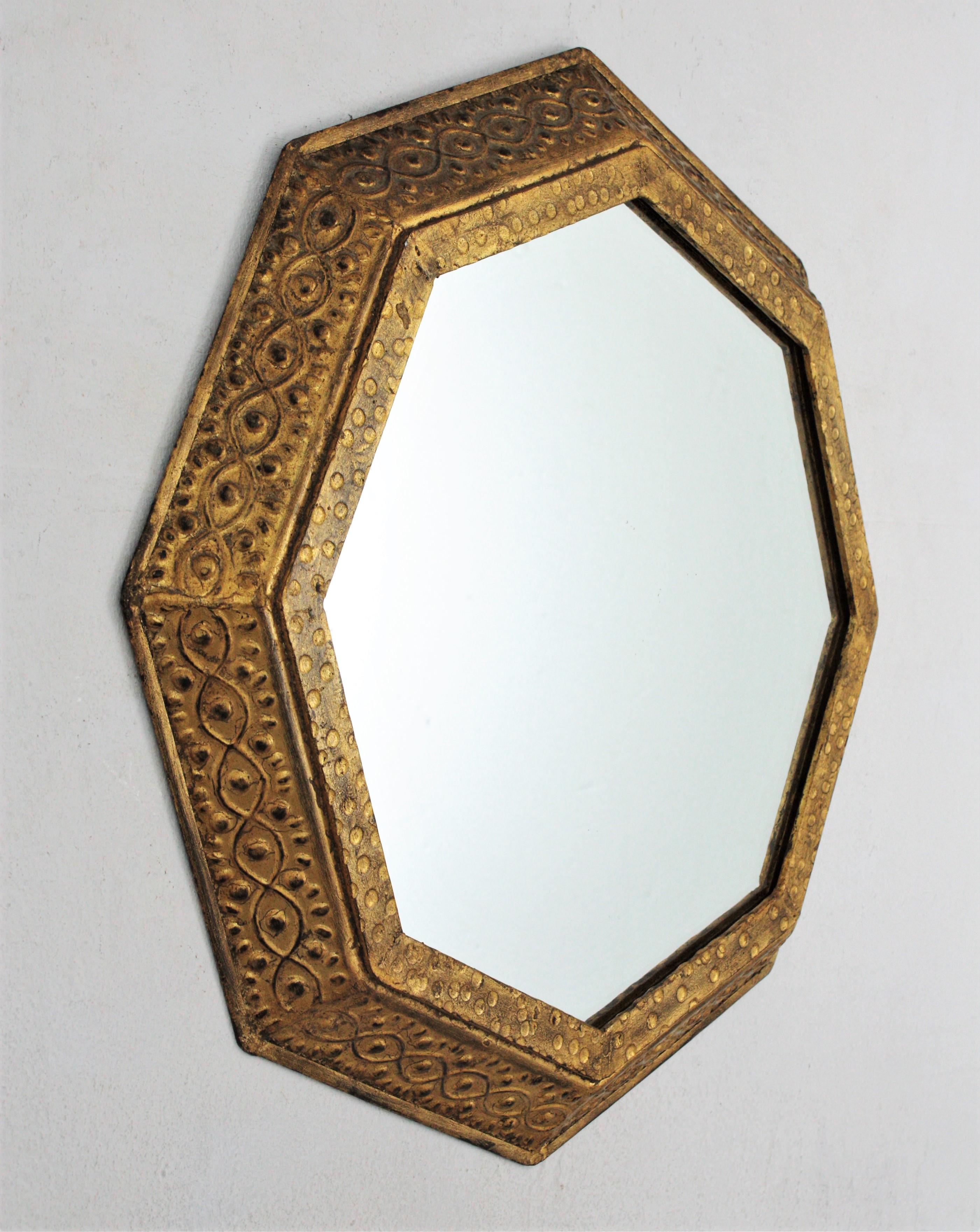 Spanish Octagonal Mirror in Repousse Gilt Iron by Ferro Art, 1950s For Sale 1