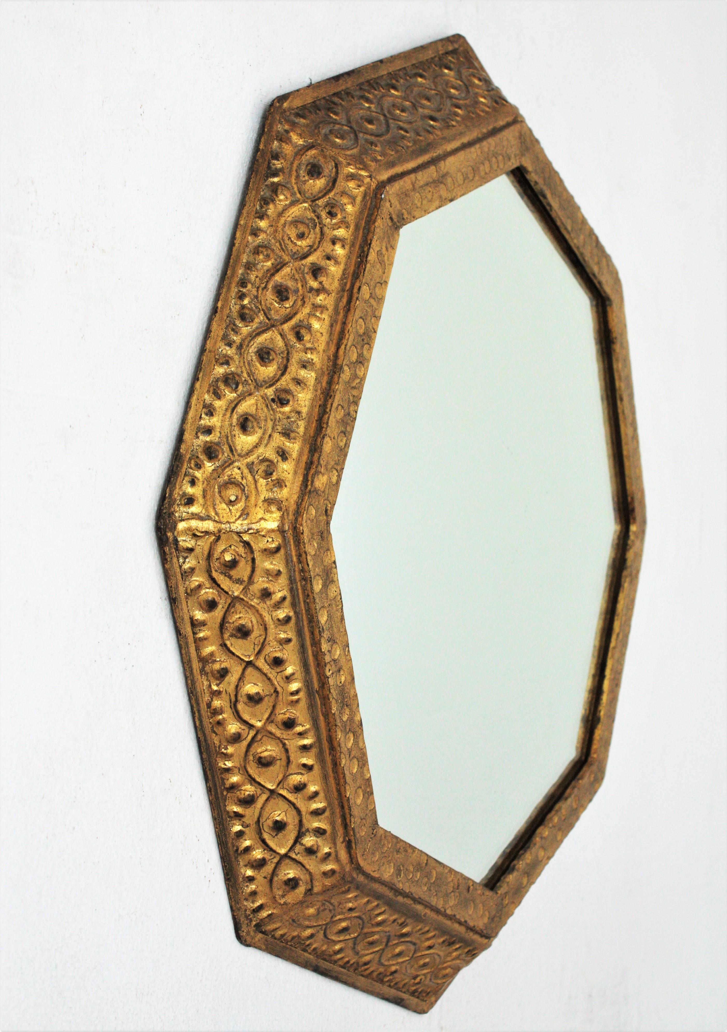 Spanish Octagonal Mirror in Repousse Gilt Iron by Ferro Art, 1950s For Sale 2
